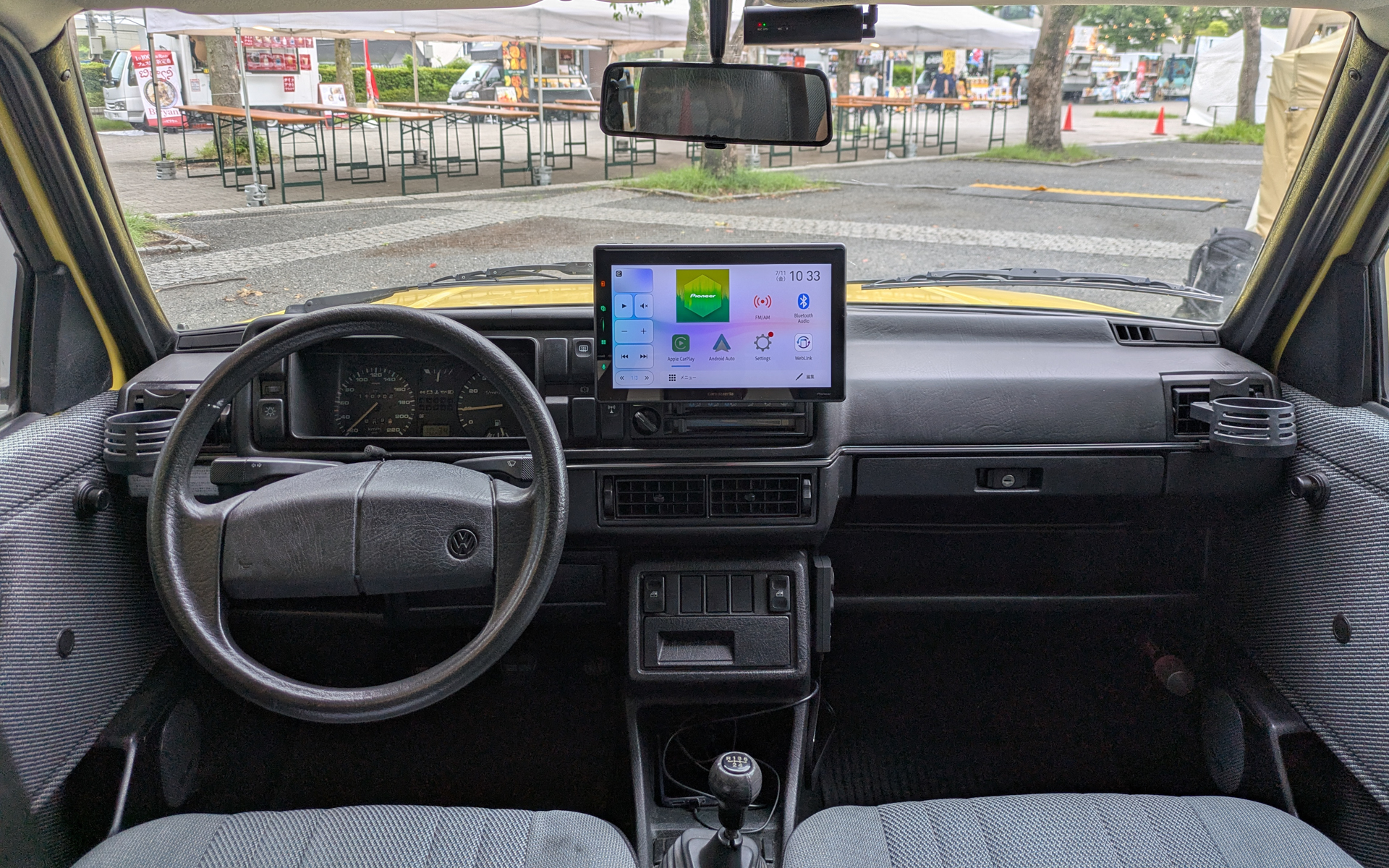 約30年前のゴルフIIのインテリアにも見事にフィットしている