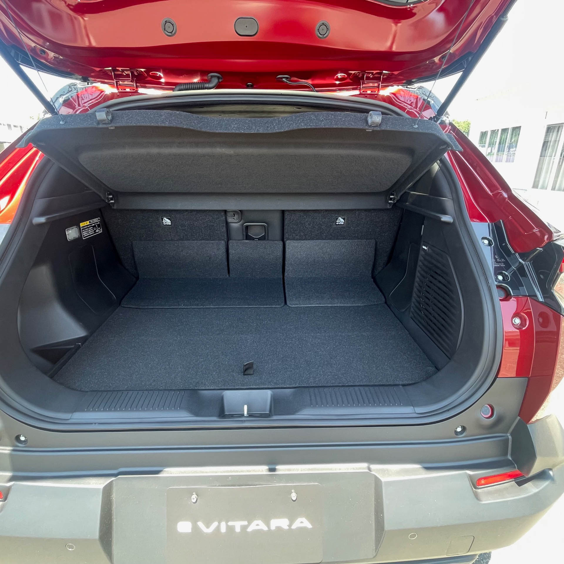 トランクのフロアは高いが大きな容積はこのクラスでは魅力