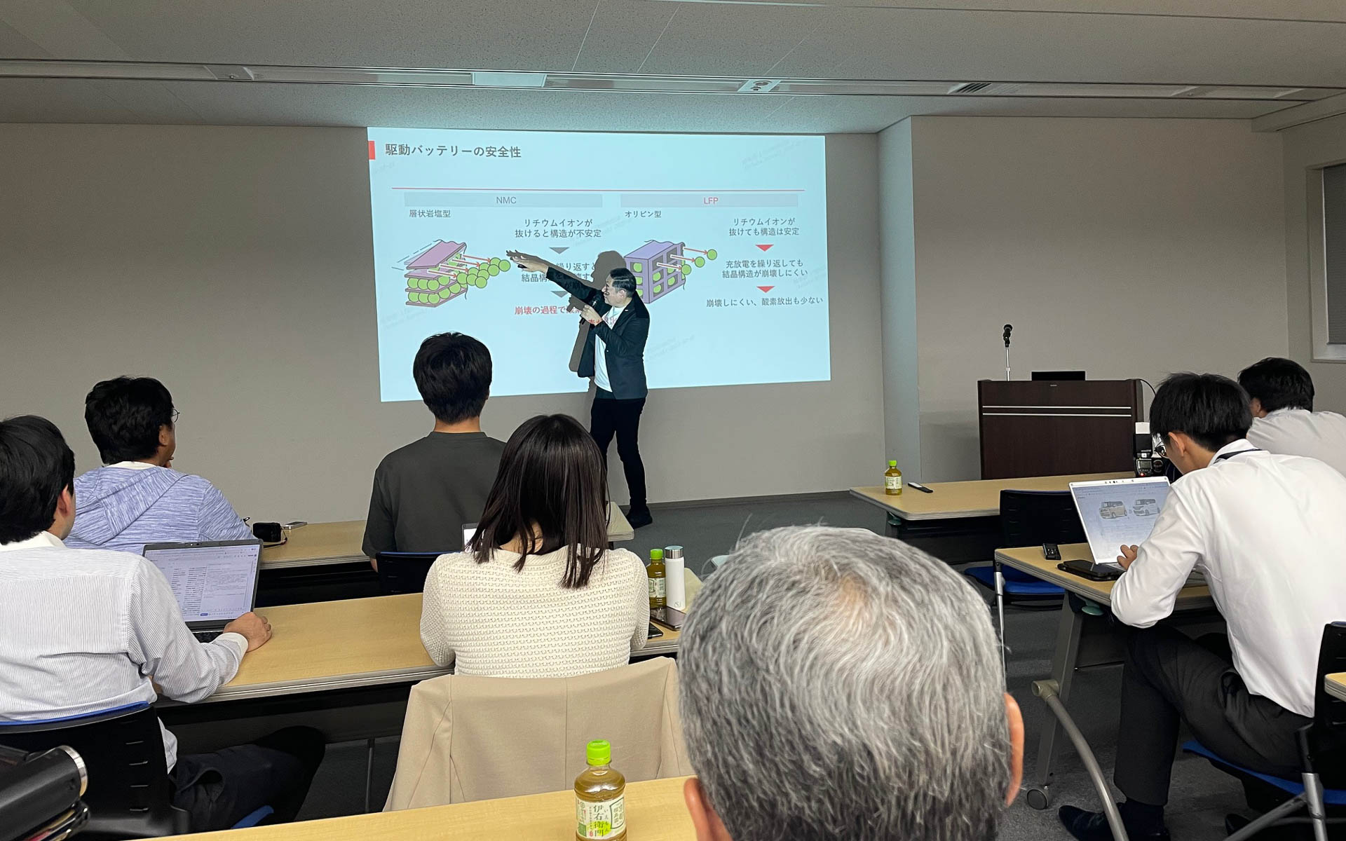 BYD勉強会。SDVとBYD車についての説明は技術顧問の三上龍哉さん