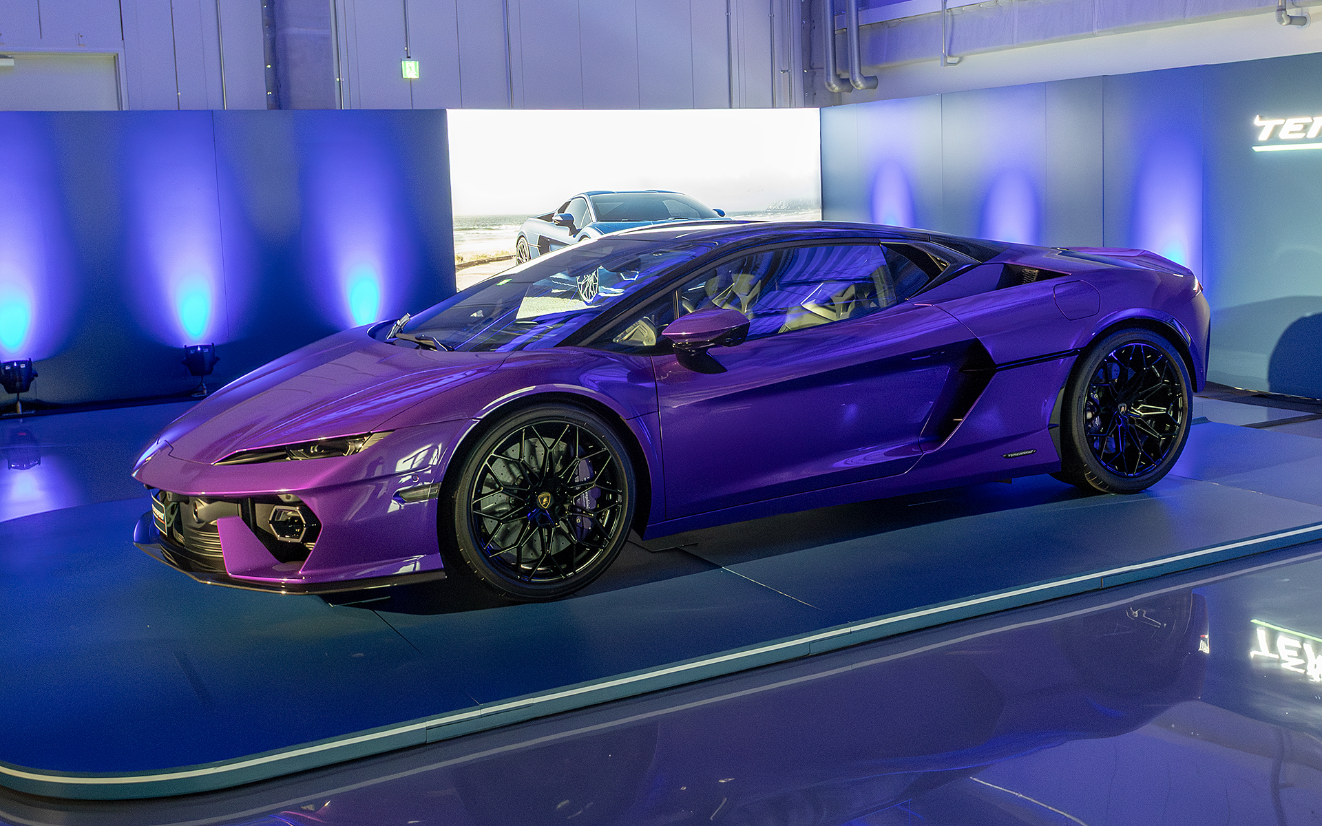 ランボルギーニのHPEV（ハイパフォーマンスEV）「テメラリオ」が展示されていた