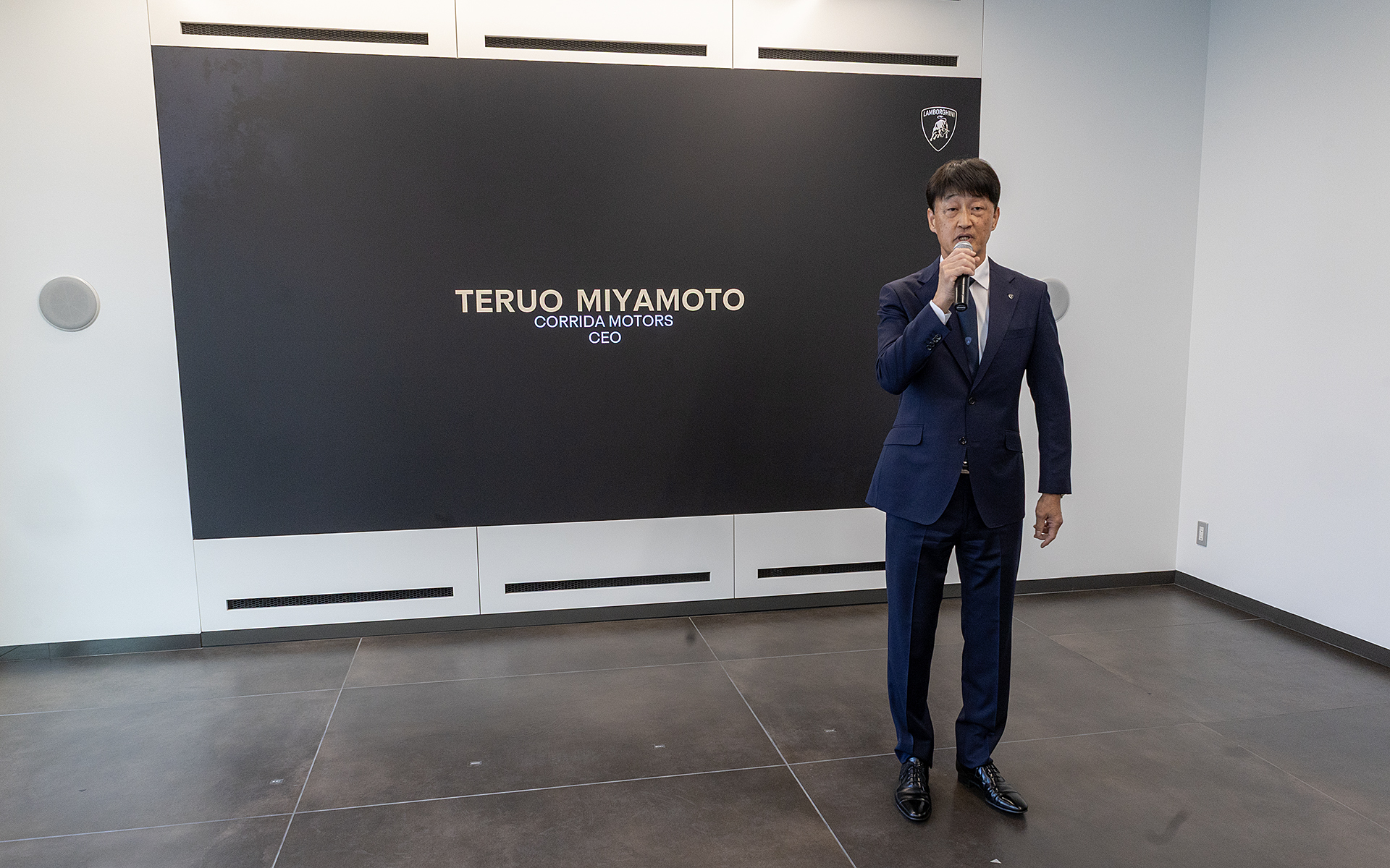 パオロ・サルトーリ氏に続いて、コリーダモータース代表取締役会長の宮本輝夫氏もあいさつをした