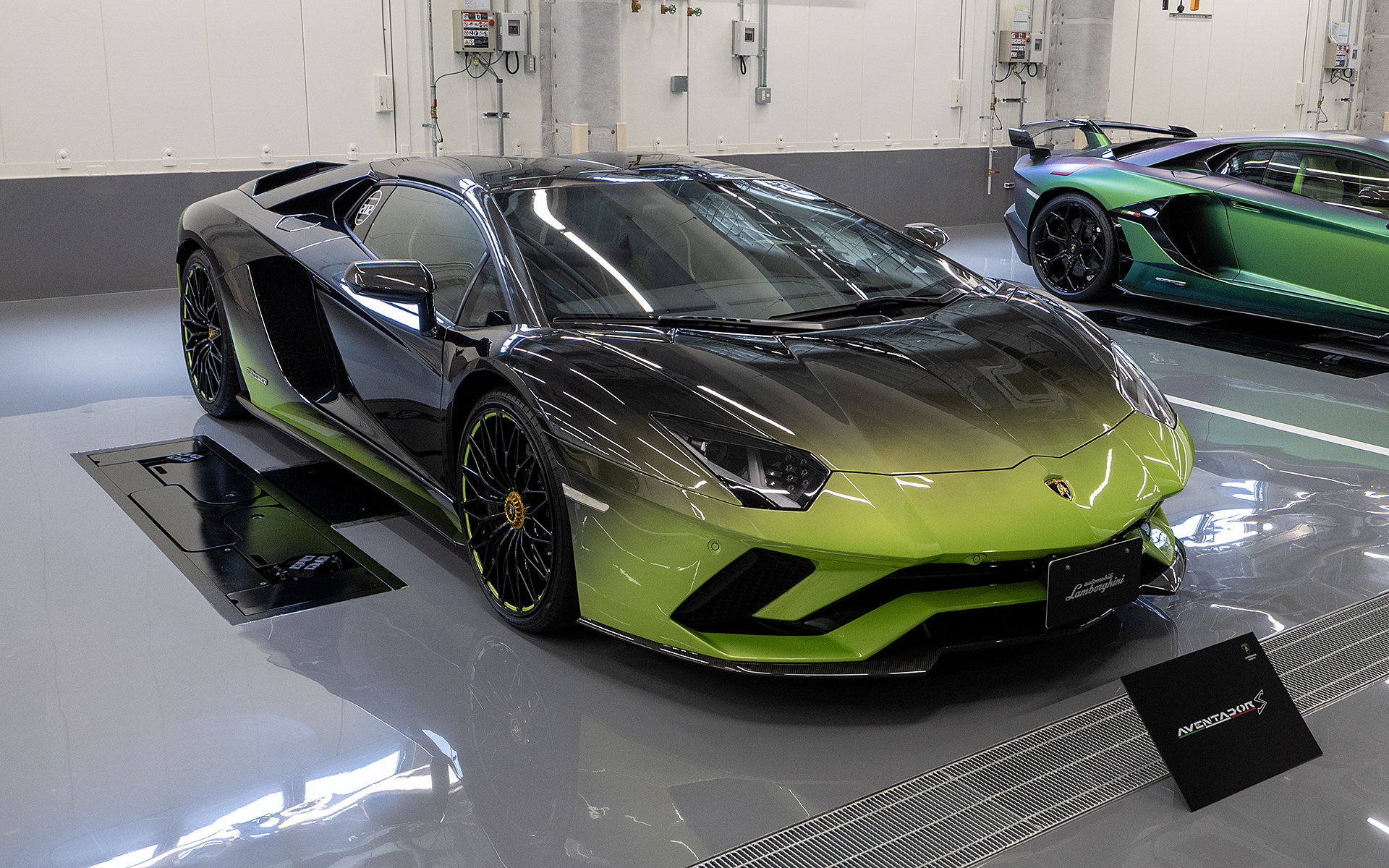 アヴェンタドールS