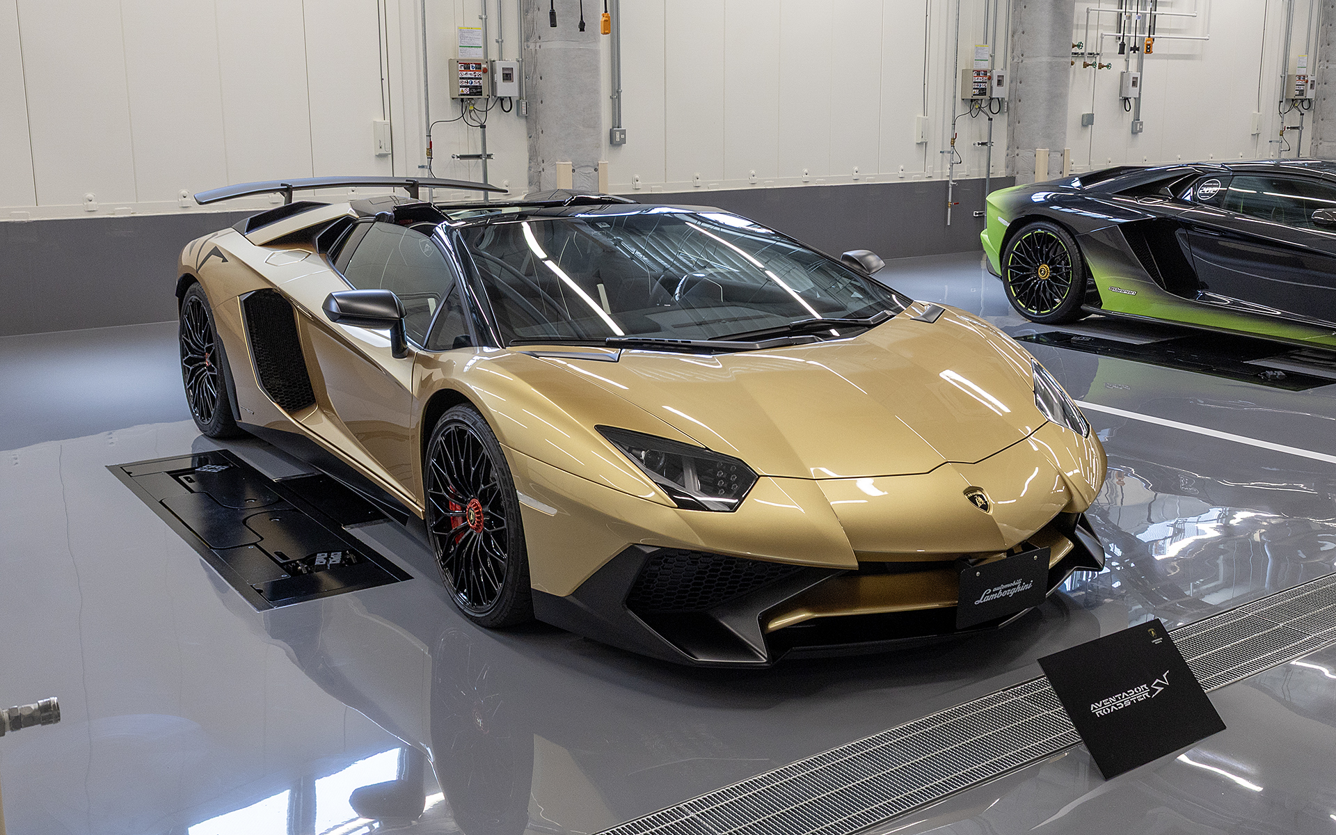 アヴェンタドール ロードスターSV