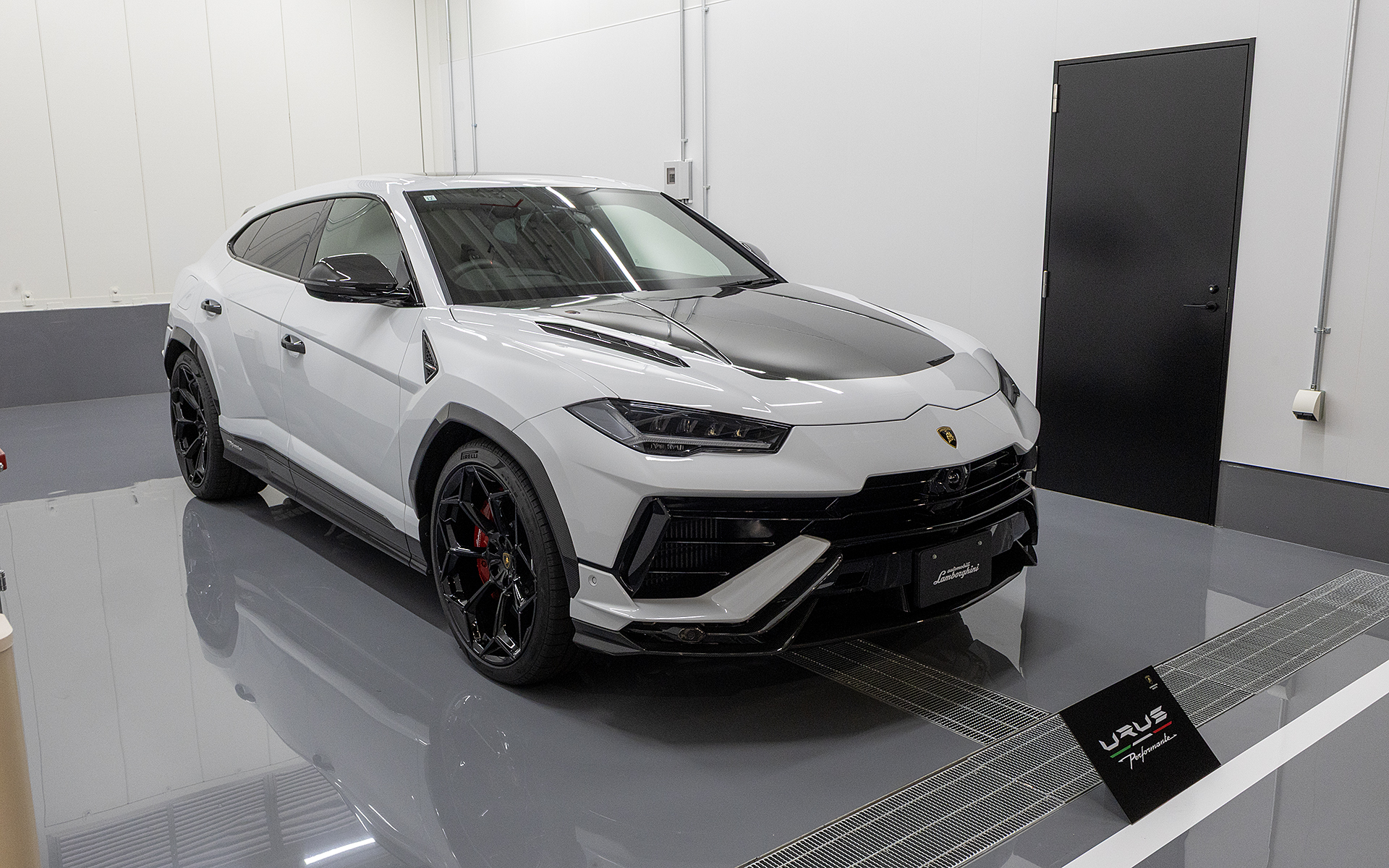 ウルスが置いてあった場所は洗車専用のスペース