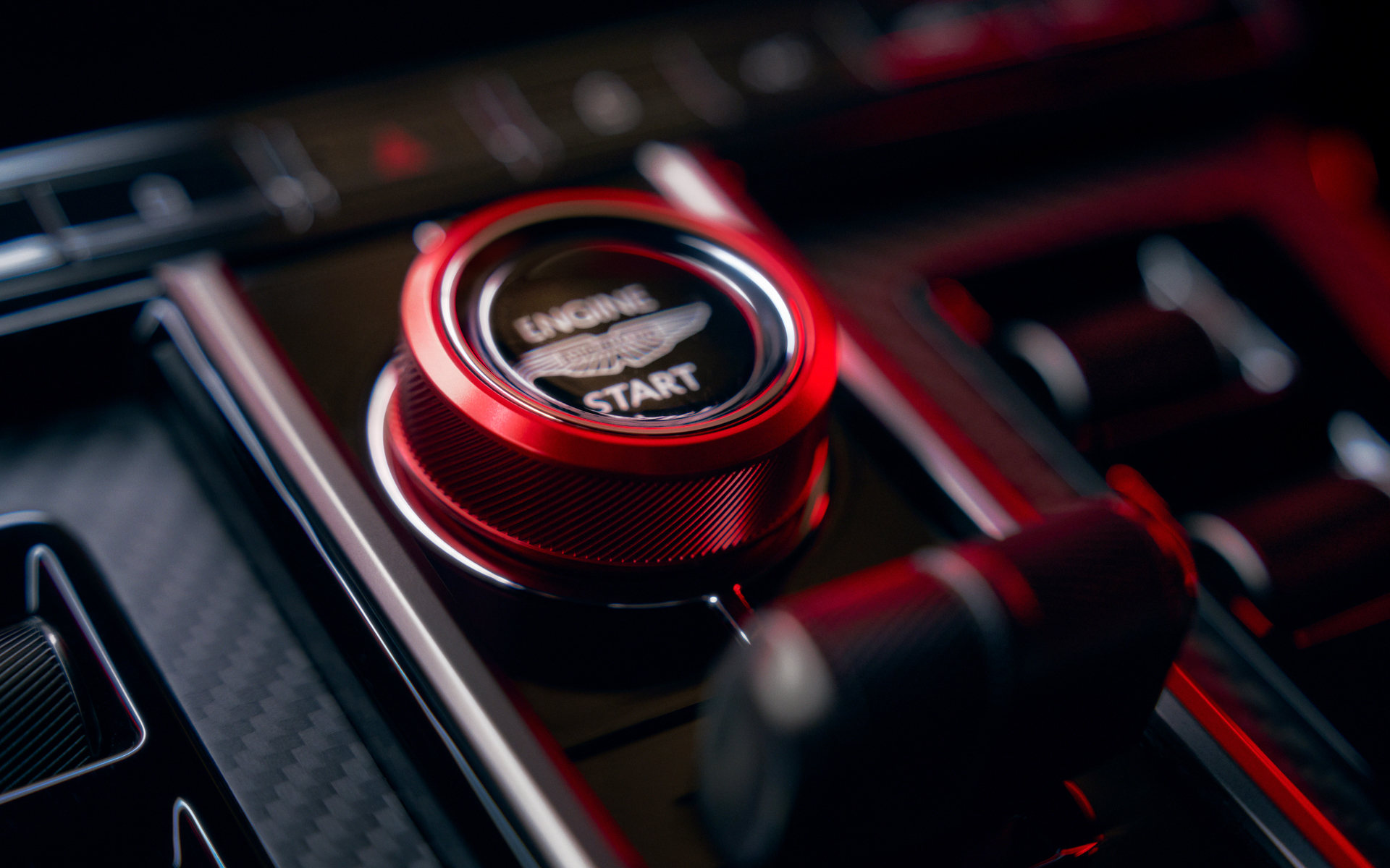 ドライブモードを選択するロータリースイッチはレッドかシルバーを選べる