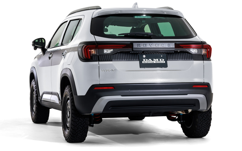 車 HONDAホンダ純正WRV リアゲート テールランプ ガーニッシュ シルバー