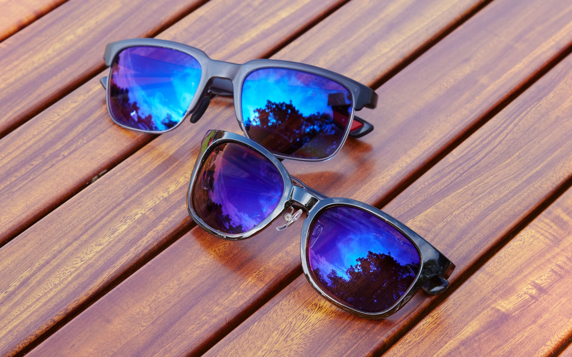 【SWANS×KTC】ドライブサングラスは、日本のレンズメーカー山本光学とコラボレーションした、視認性に優れたドライブレンズを採用。デザインは、KTCならではの「トンボ柄」と「スパナ柄」の2種類がある