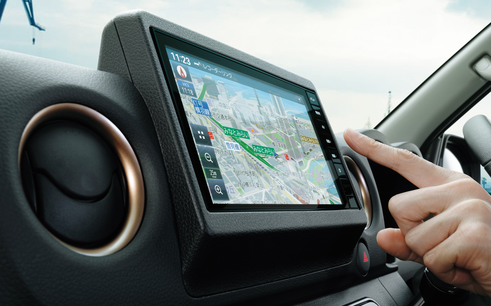 9インチナビが装着できる「ナビフィニッシャー」を用意