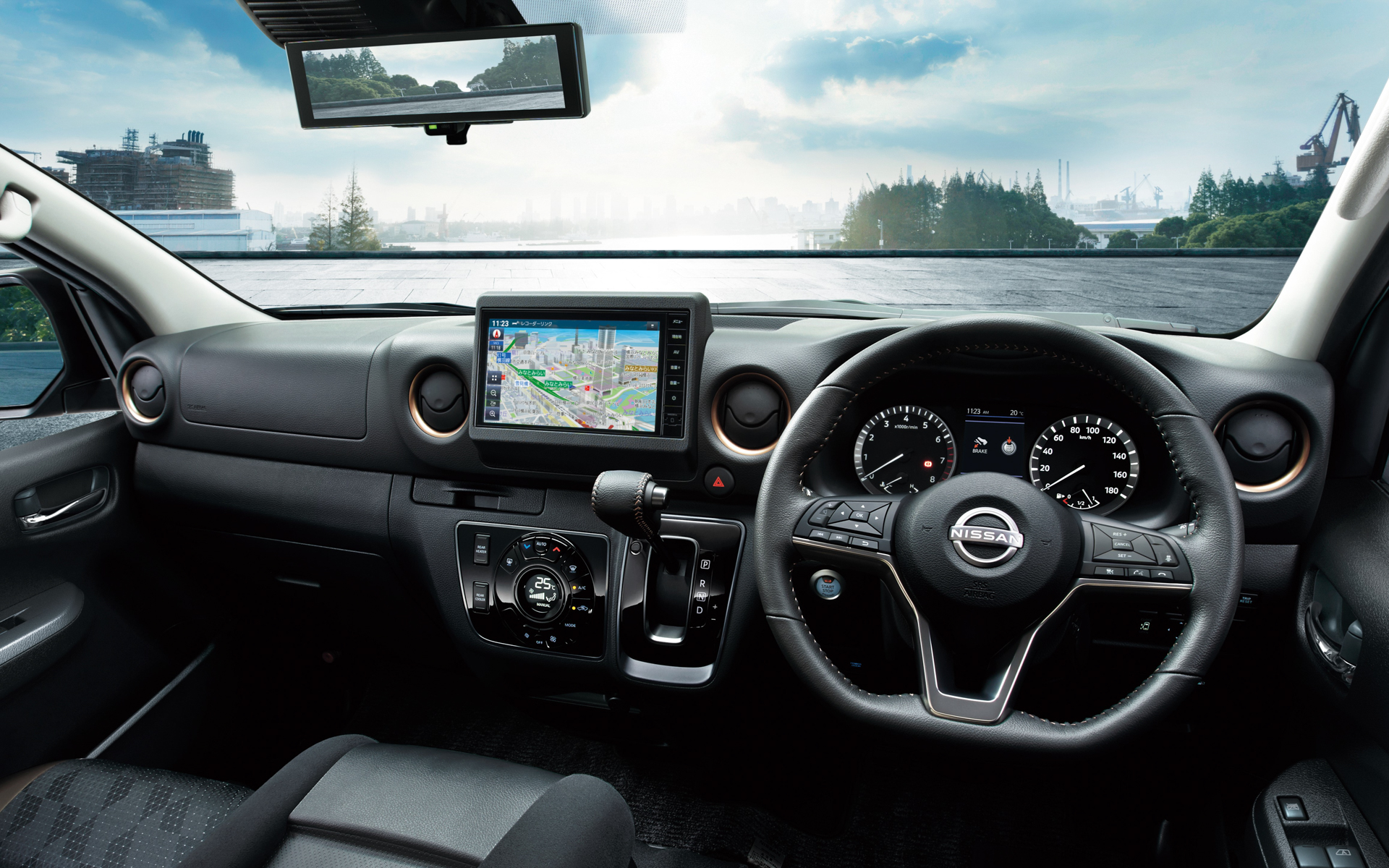 9インチナビが装着できる「ナビフィニッシャー」を用意