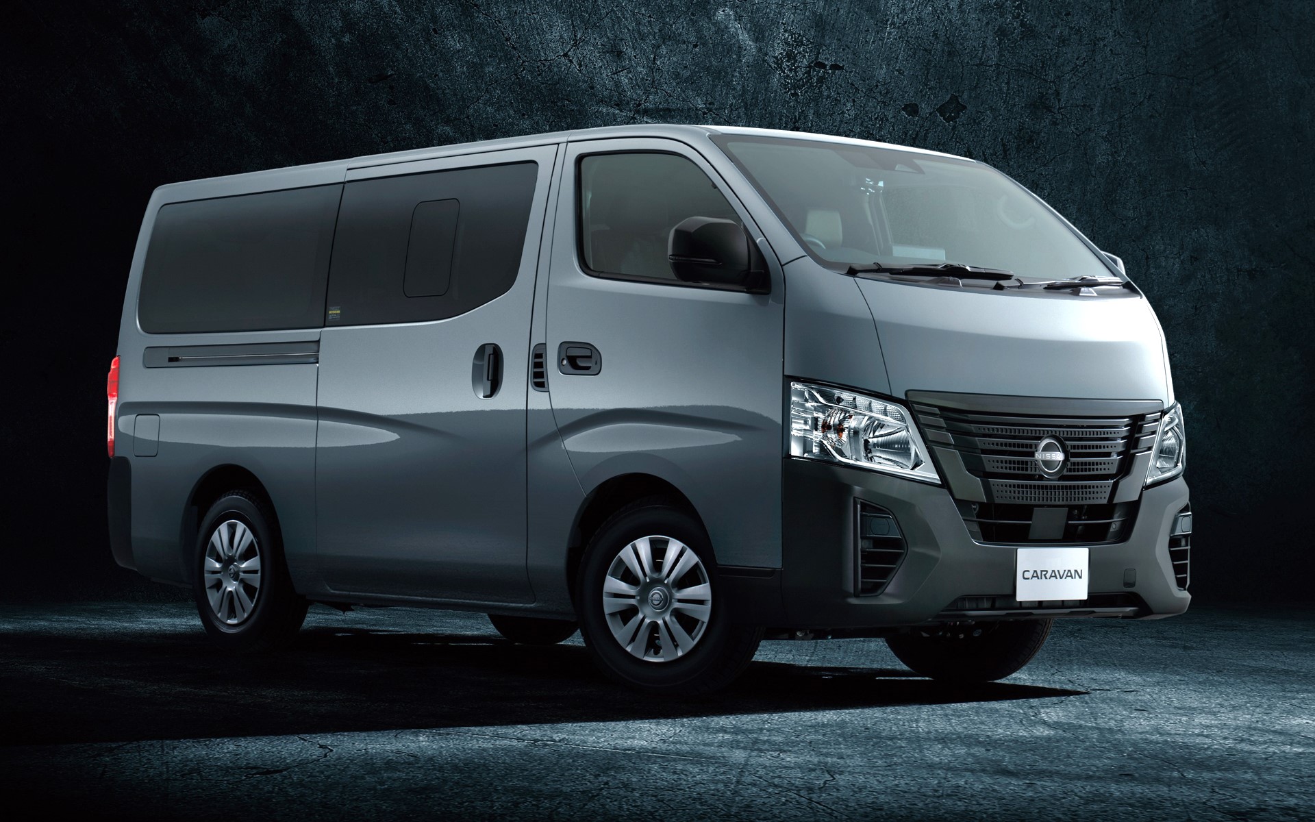 キャラバンに新設定された「プレミアムGX アウトドア ブラックエディション」