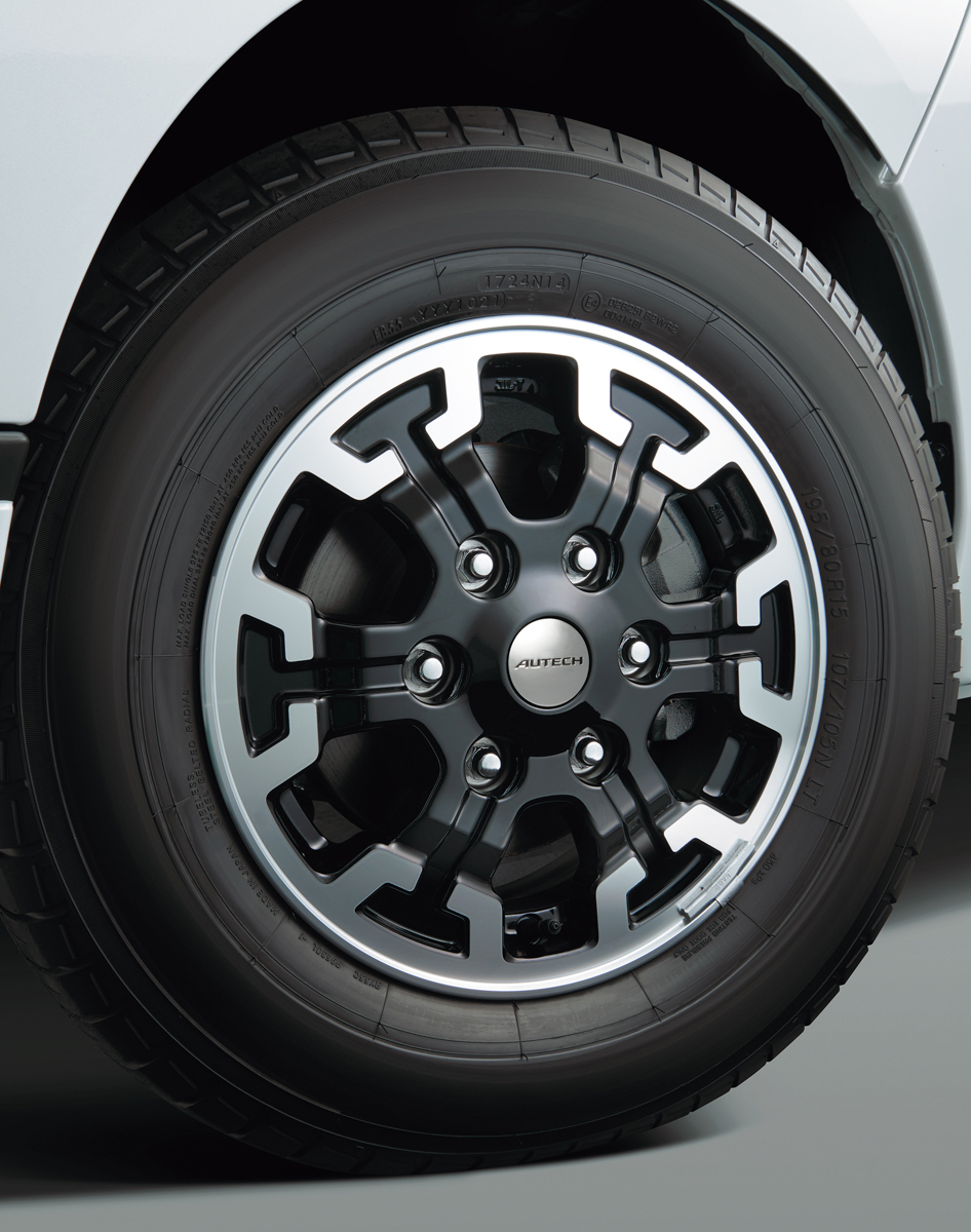 専用15インチアルミホイール（切削光輝）