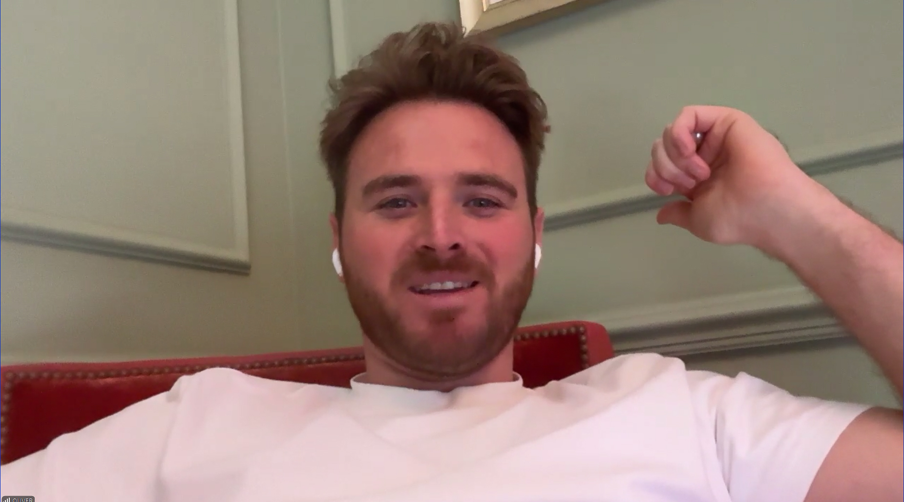 ラウンドテーブルで質疑応答に応じるオリバー・ローランド選手