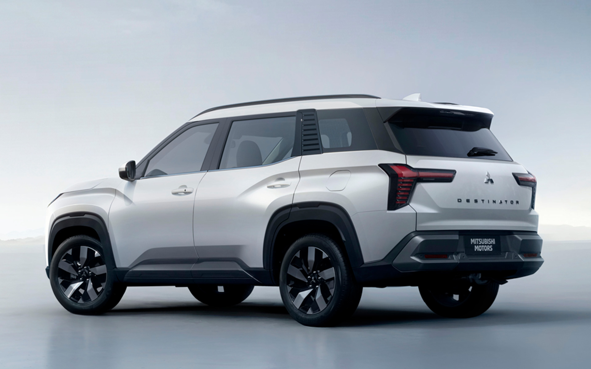 新型ミッドサイズSUV「デスティネーター」