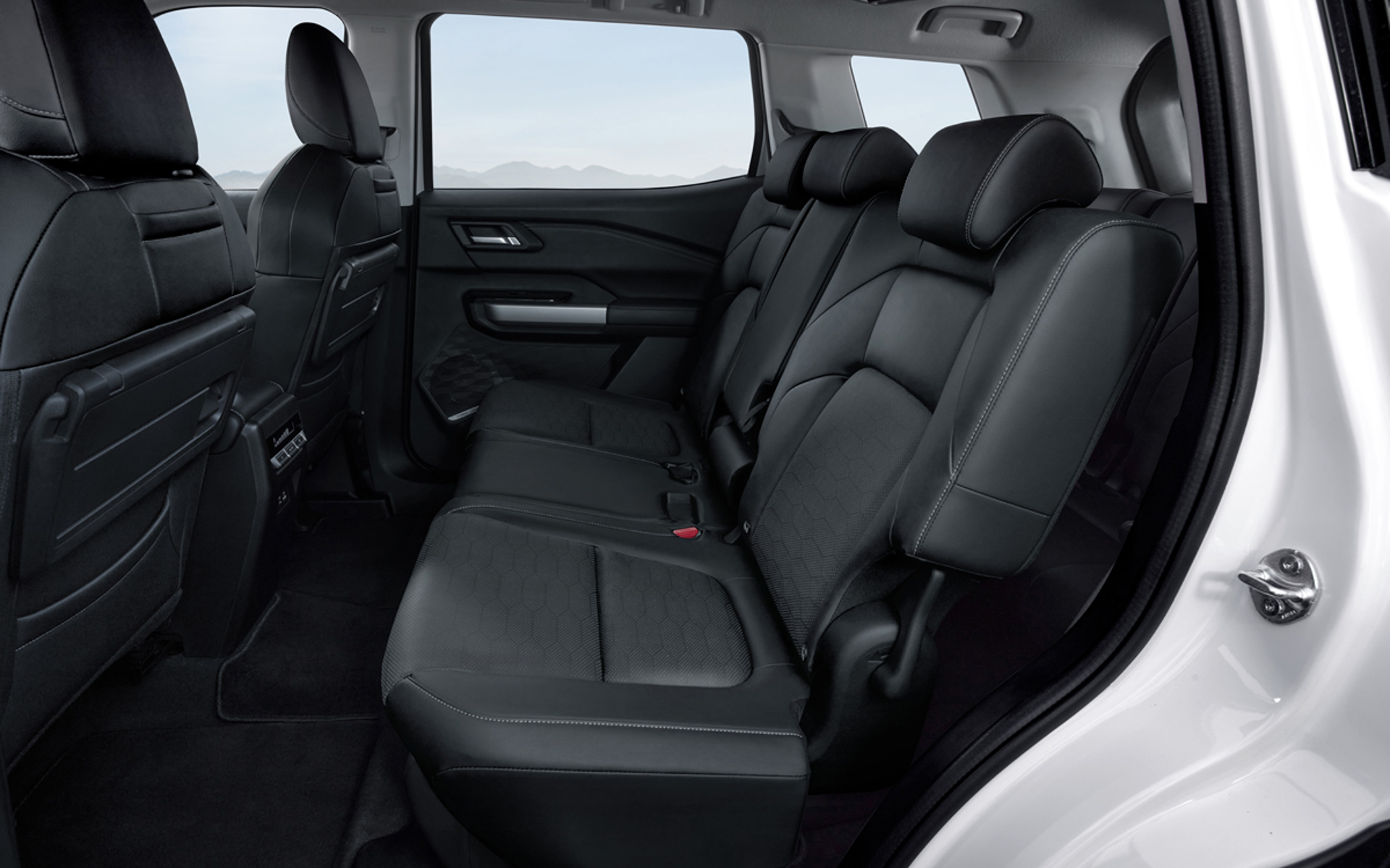 新型ミッドサイズSUV「デスティネーター」