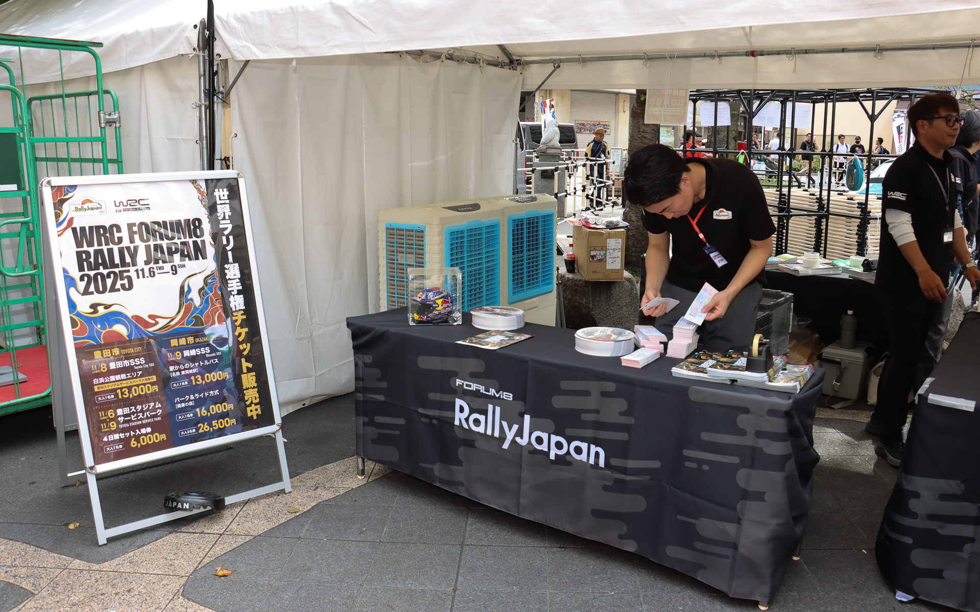 会場の一角に設置されたオフィシャルグッズショップ