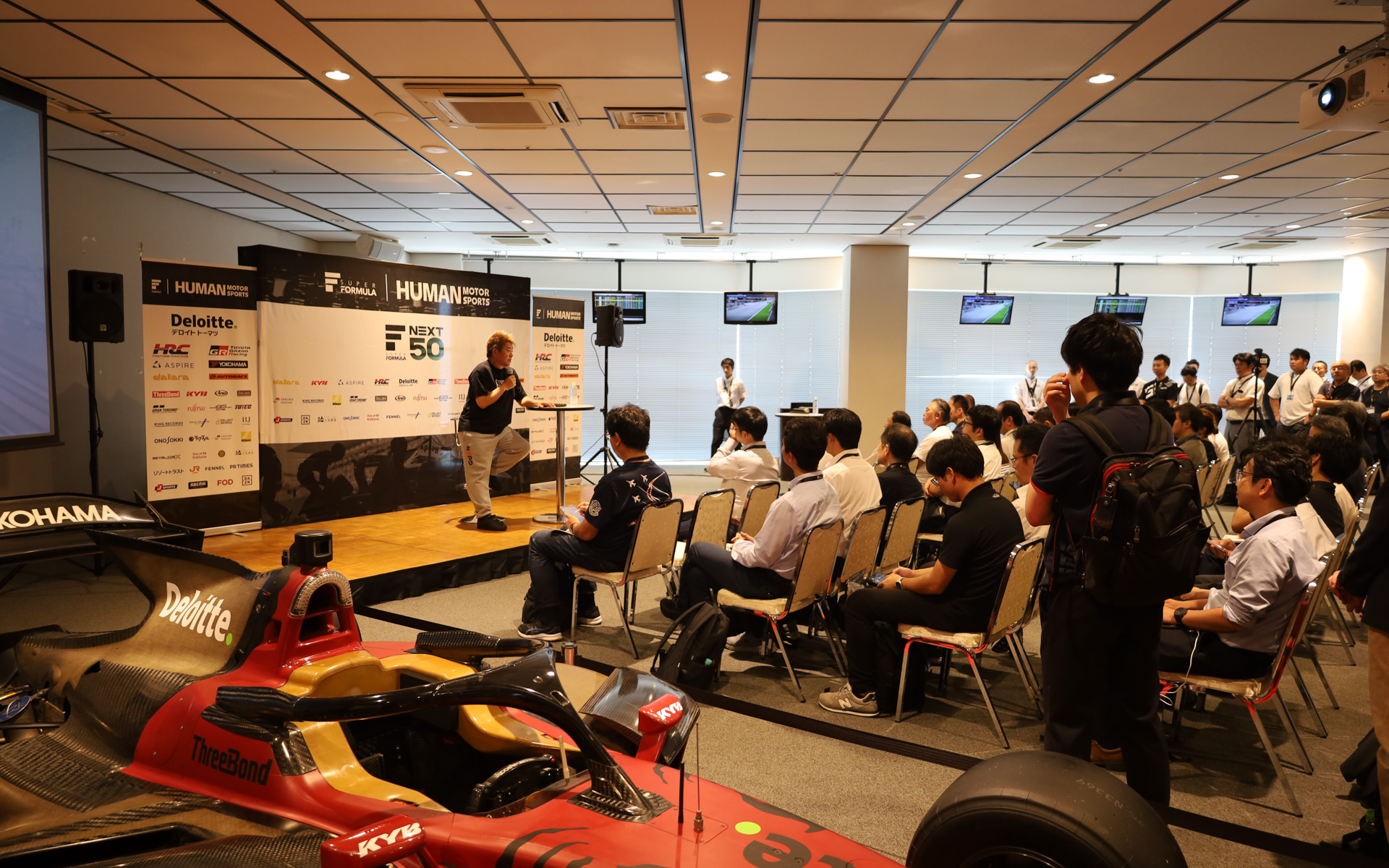 実業家の堀江貴文氏がスーパーフォーミュラ “⾦曜⽇パートナーDAY”の特別基調講演に登壇