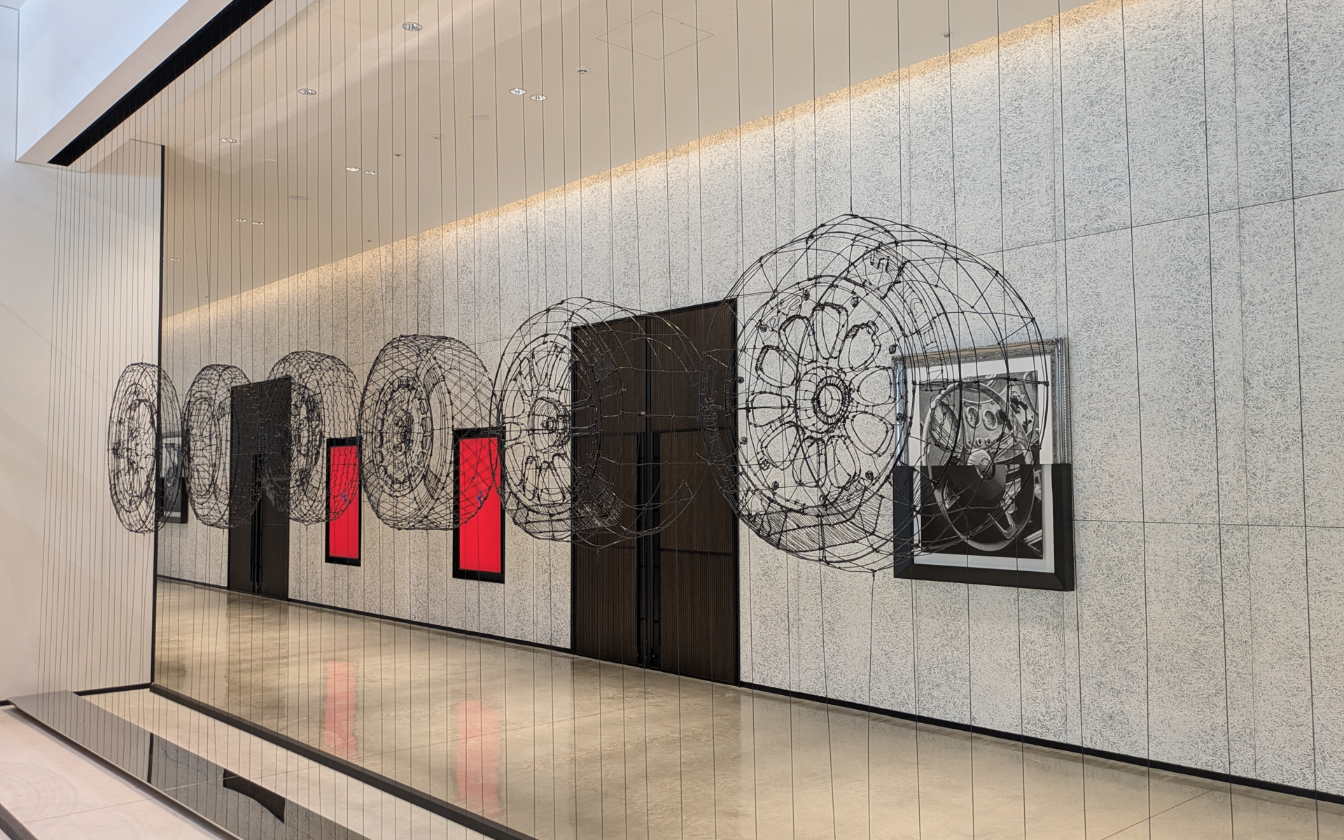 ロープで作られたタイヤのオブジェ