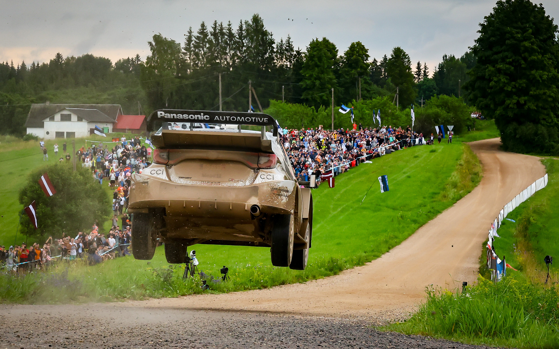69号車（カッレ・ロバンペラ、ヨンネ・ハルットゥネン組）