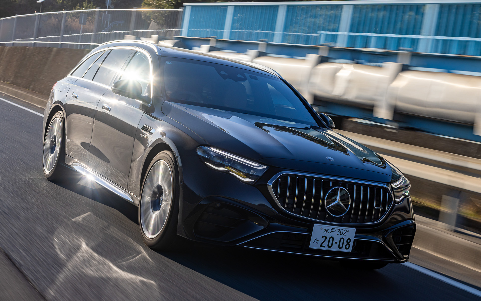 新型EクラスのPHEVモデル「メルセデスAMG E 53 HYBRID 4MATIC＋」に試乗