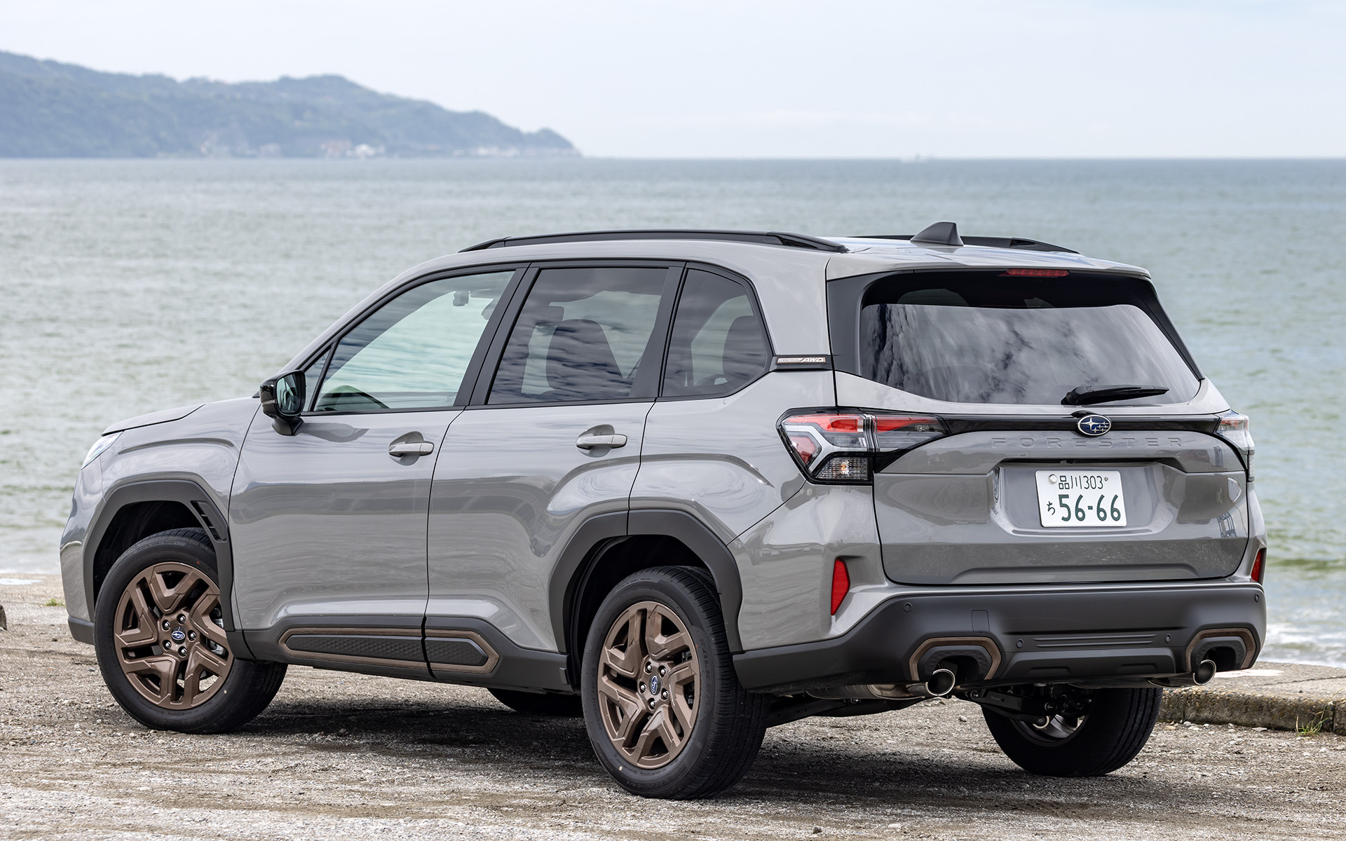 新型フォレスター SPORT EX。価格は404万8000円。ボディサイズなどの基本スペックはX-BREAK S：HEV EXと同じで、車両重量は1915～1935kg