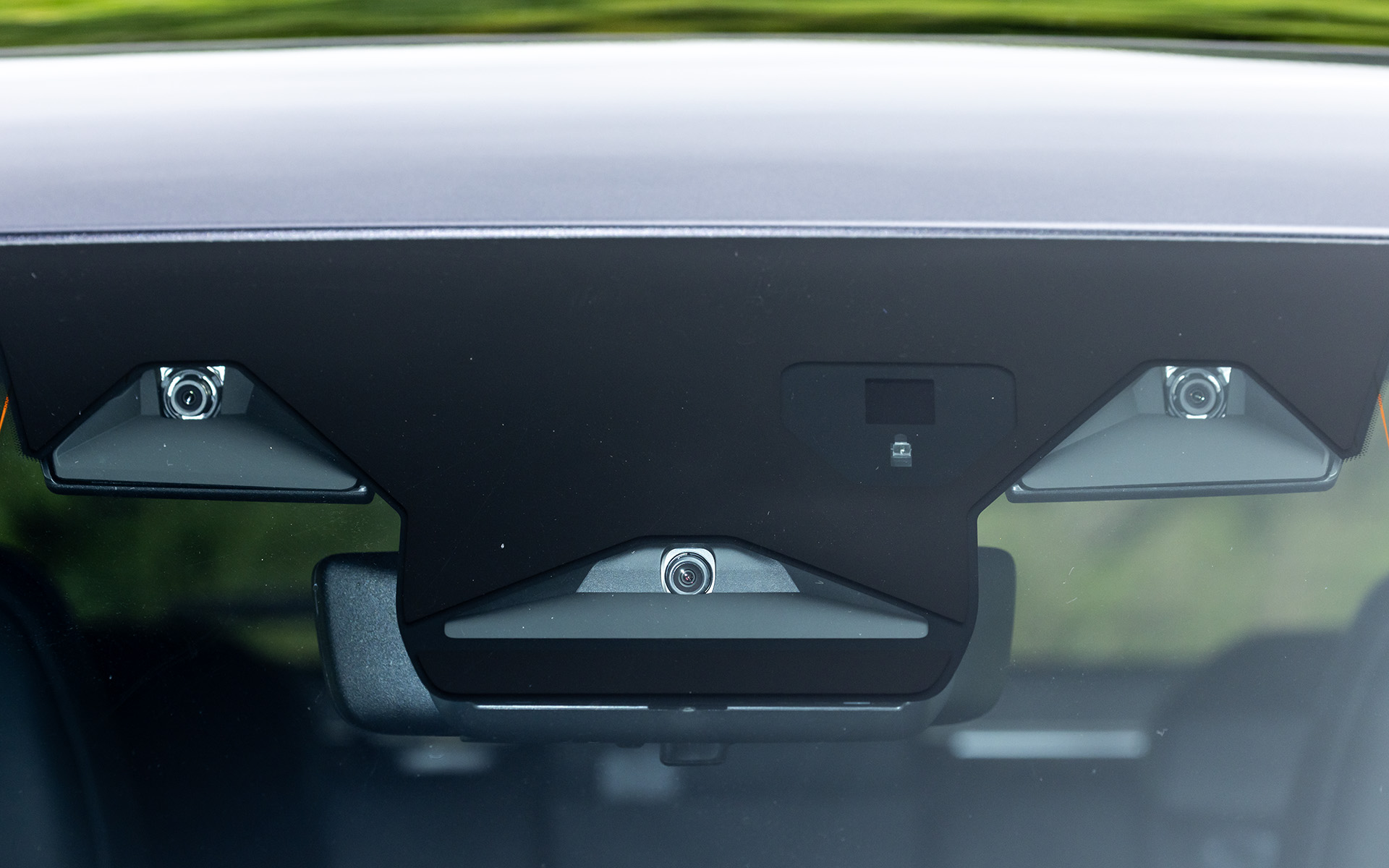 ブロンズ塗装の18インチアルミホイールを装着。オールシーズンタイヤのファルケン「ZIEX ZE001A A/S」を組み合わせる