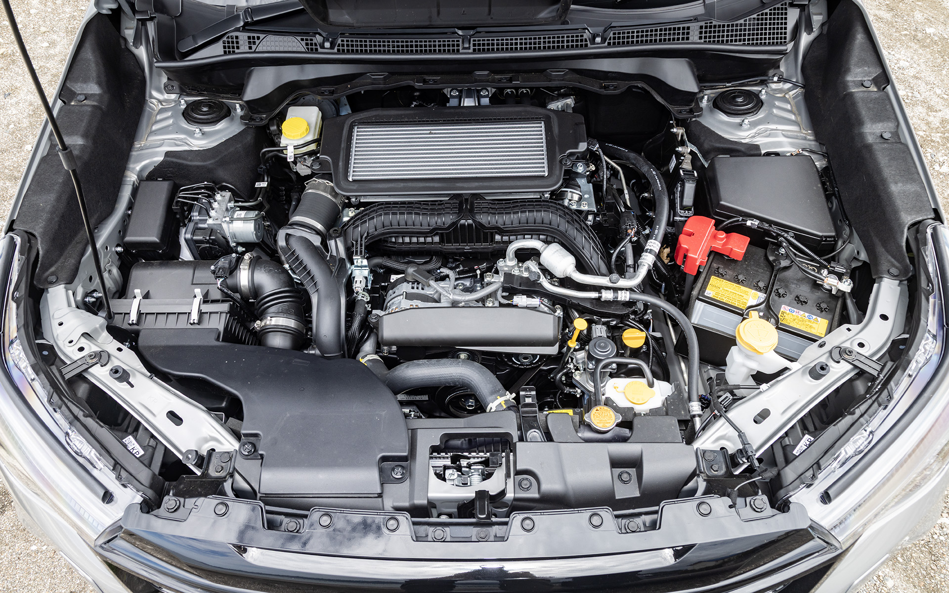 直噴ターボモデルは最高出力130kW（177PS）/5200-5600rpm、最大トルク300Nm（30.6kgfm）/1600-3600rpmを発生する水平対向4気筒DOHC 1.8リッター直噴ターボ“DIT”エンジンを搭載する。トランスミッションはリニアトロニックCVT