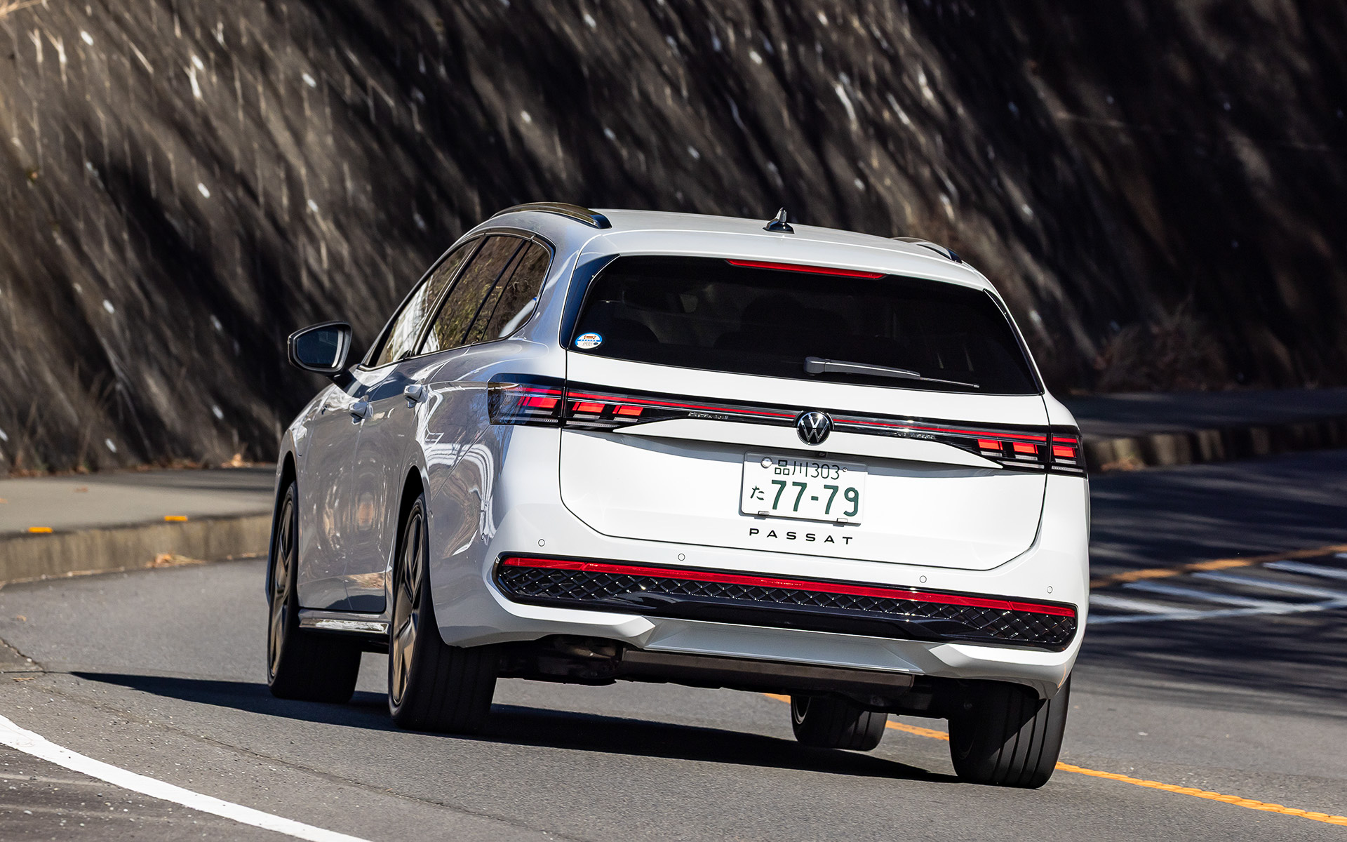 状況に合わせて最適な乗り味を提供する新型パサート