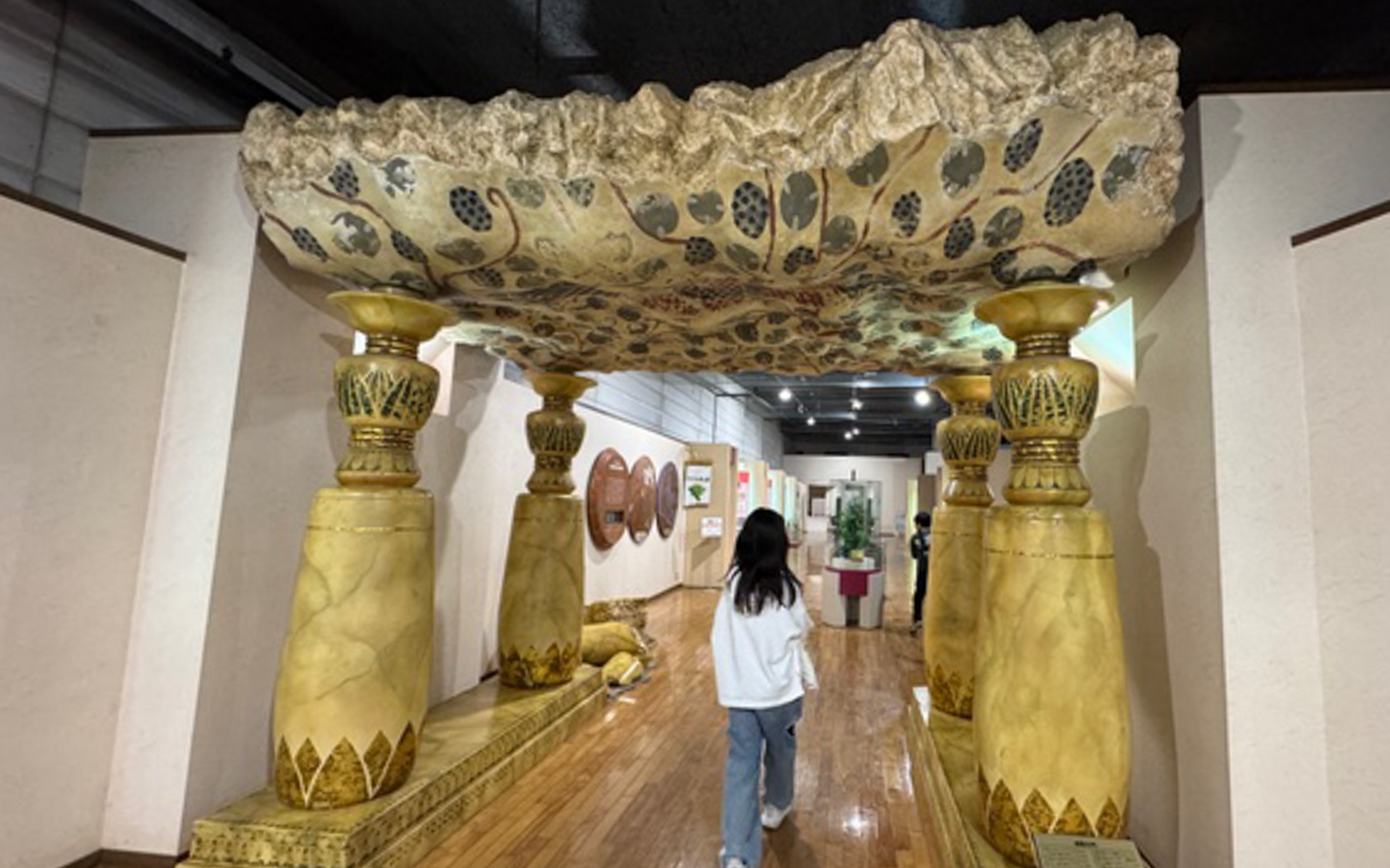 「くだもの館」は一歩入るとフルーツの歴史の中へタイムスリップしていくような感覚で、大人も楽しめます