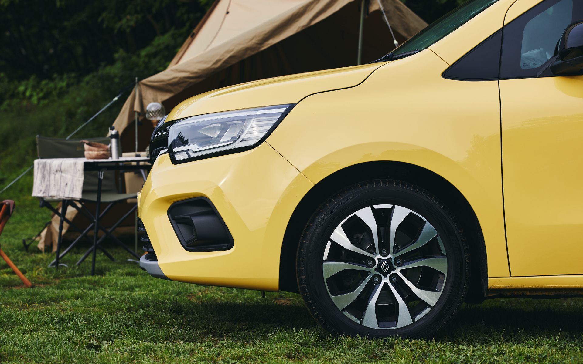 新しい意匠の17インチアロイホイール