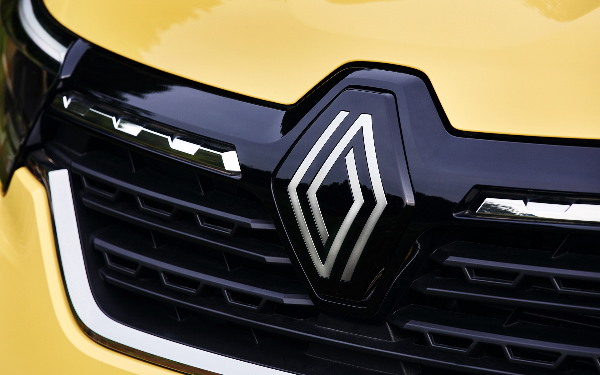 新デザインのエンブレムが採用された