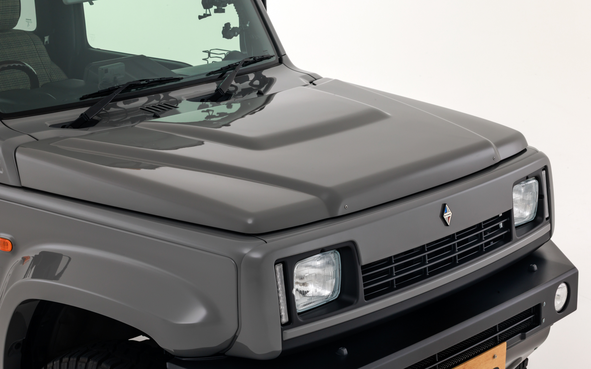 ボンネットフードカバー単品は5万2800円（未塗装品素地）