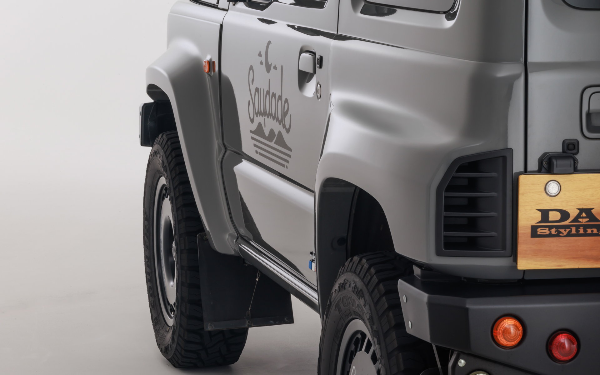 オーバーフェンダー単品は11万8800円（未塗装品素地）