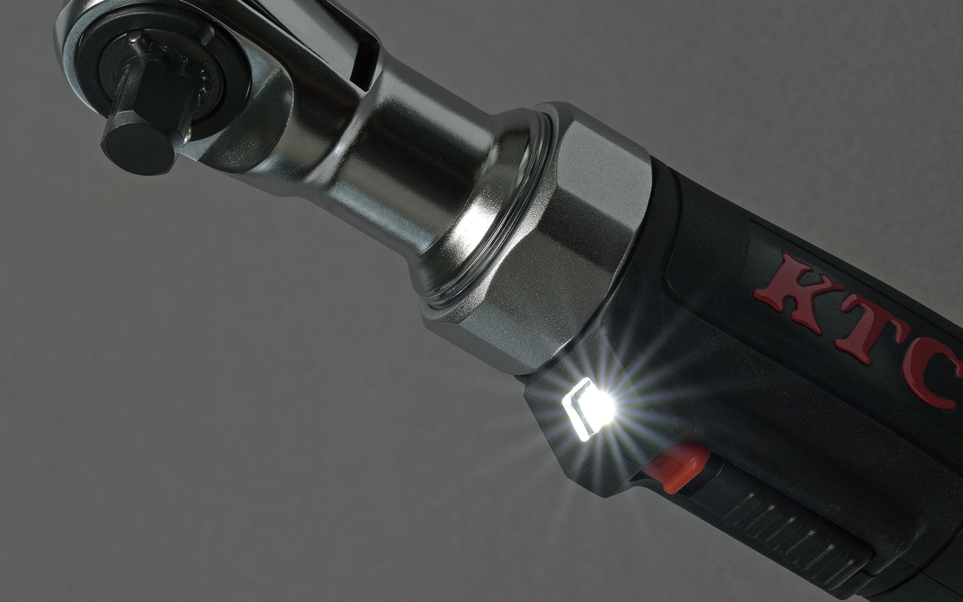 トリガースイッチと連動したLEDライトを搭載