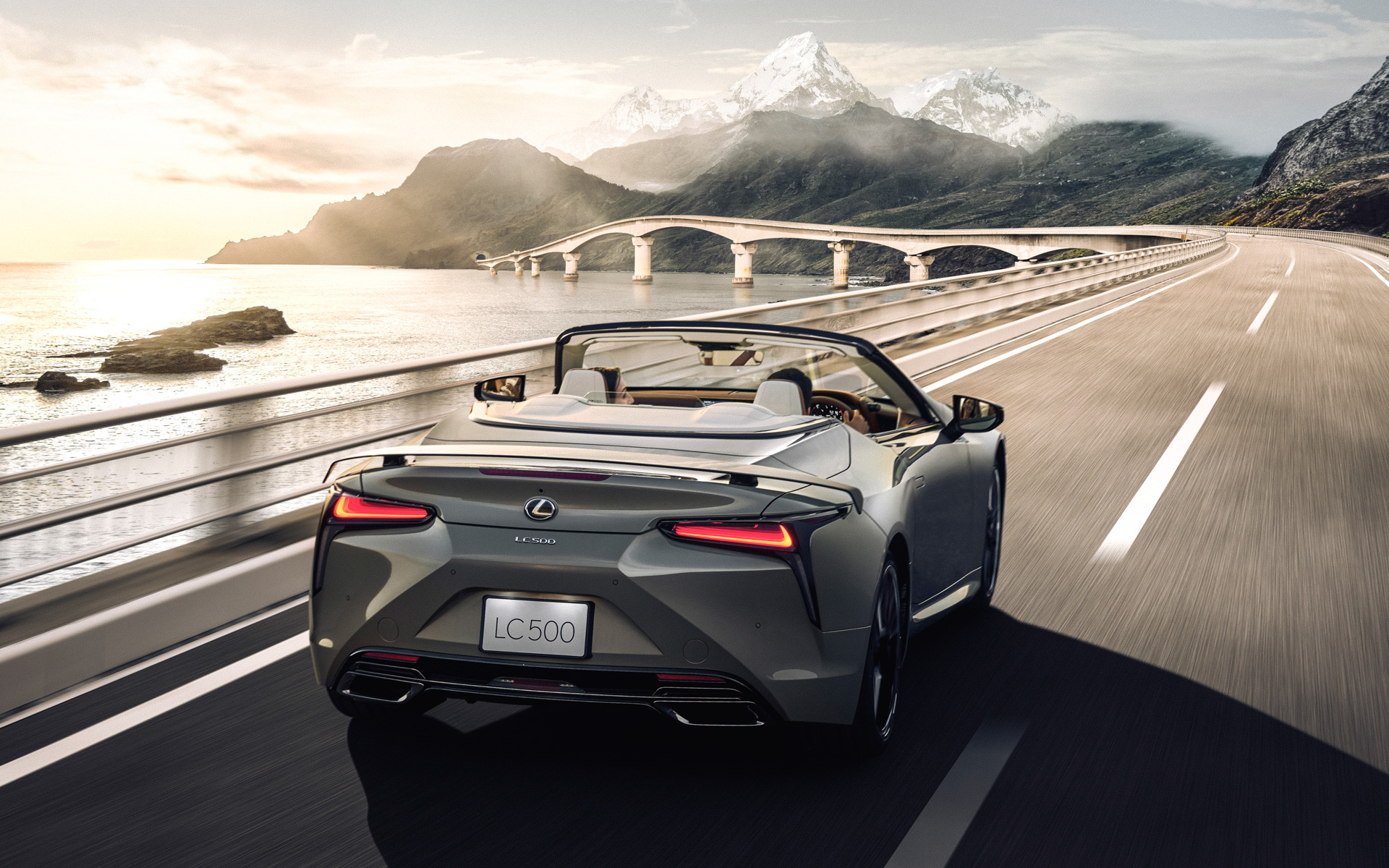 LC500 Convertible 特別仕様車“PINNACLE”（ニュートリノグレー）