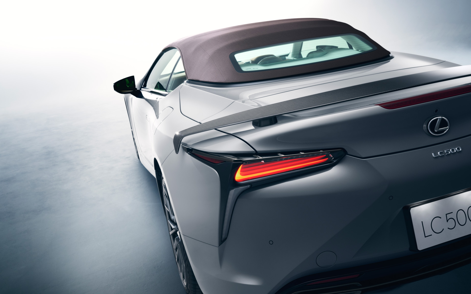 LC500 Convertible 特別仕様車“PINNACLE”（ニュートリノグレー）