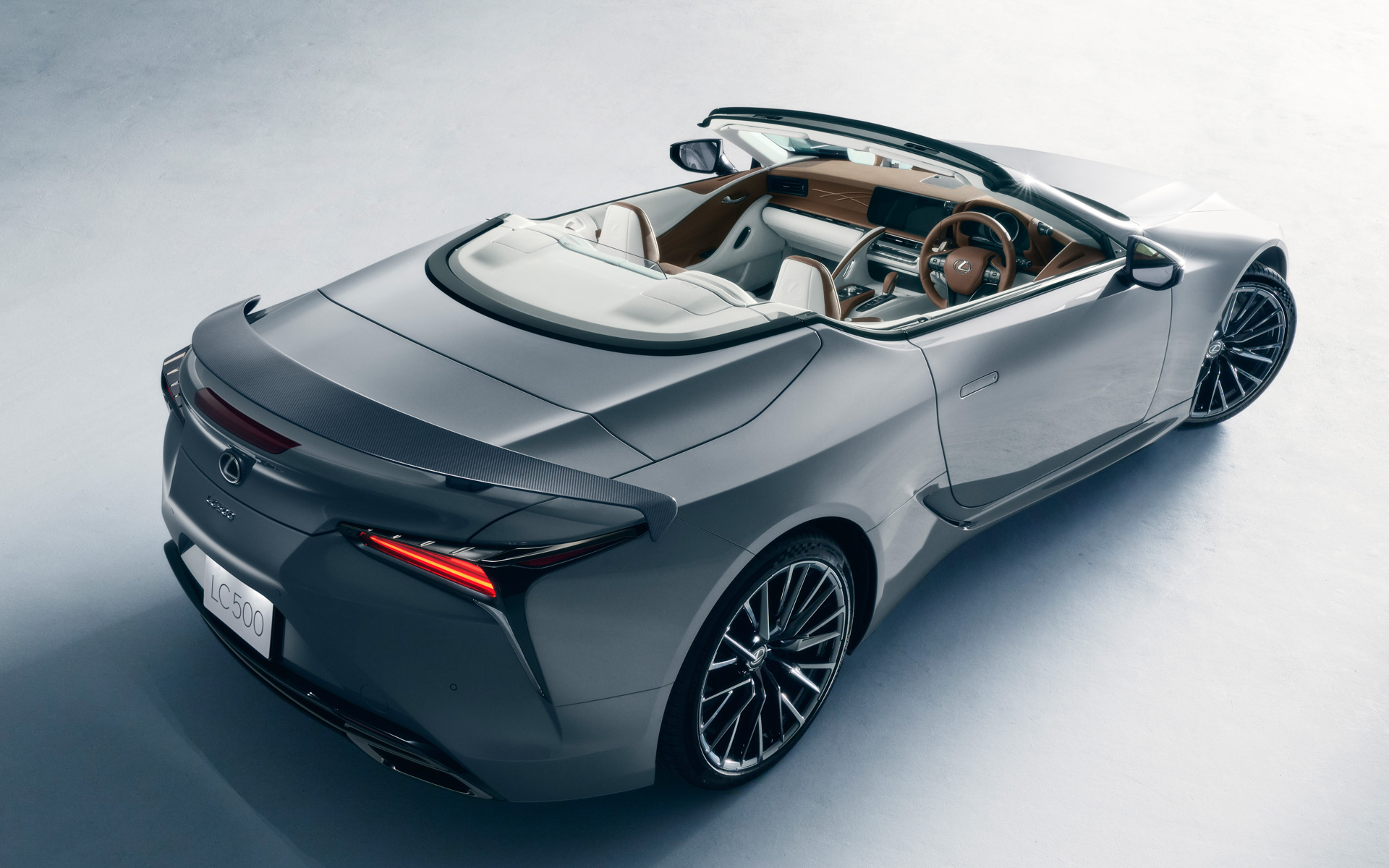 LC500 Convertible 特別仕様車“PINNACLE”（ニュートリノグレー）