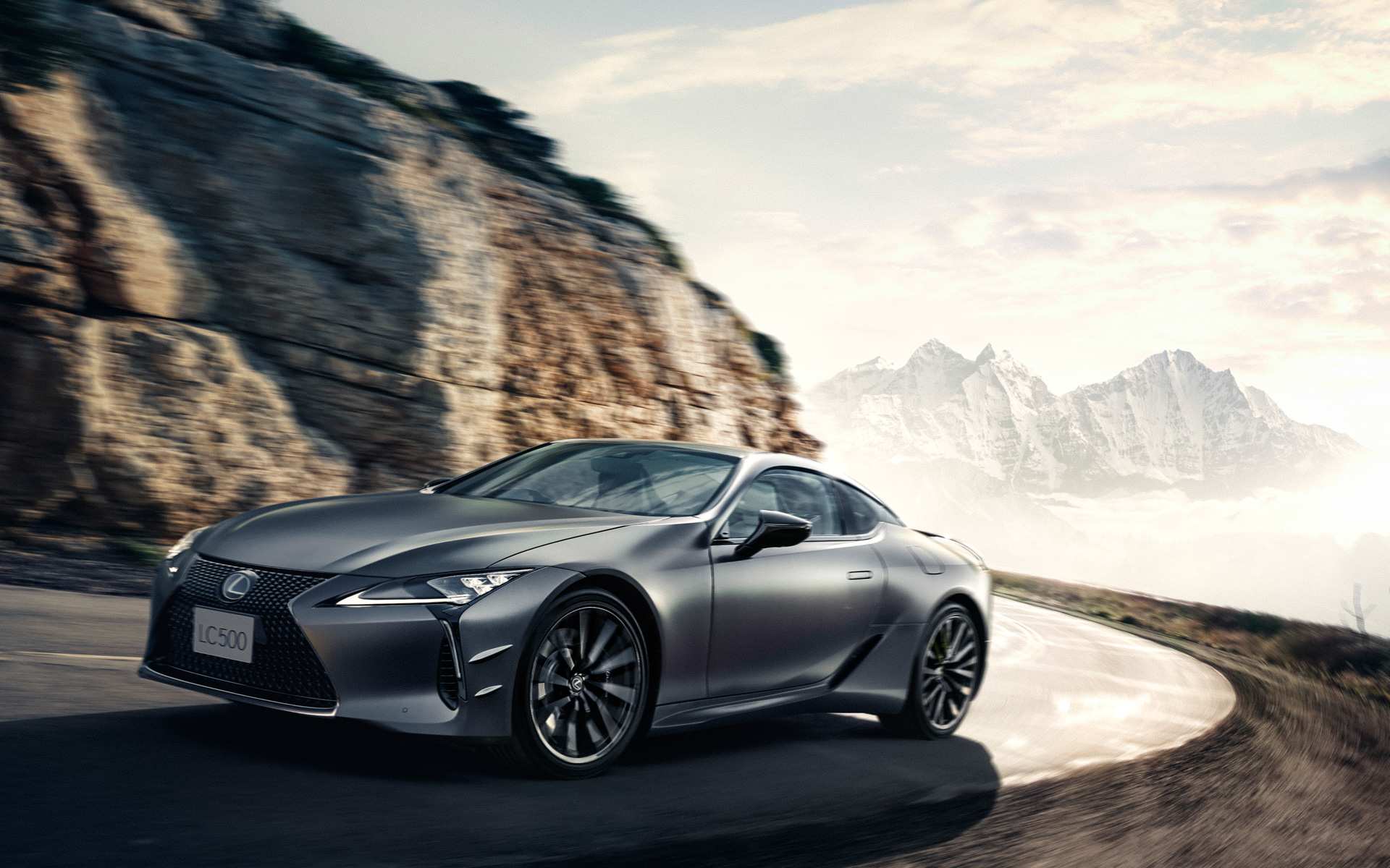 LC500 特別仕様車“PINNACLE”（朧銀）