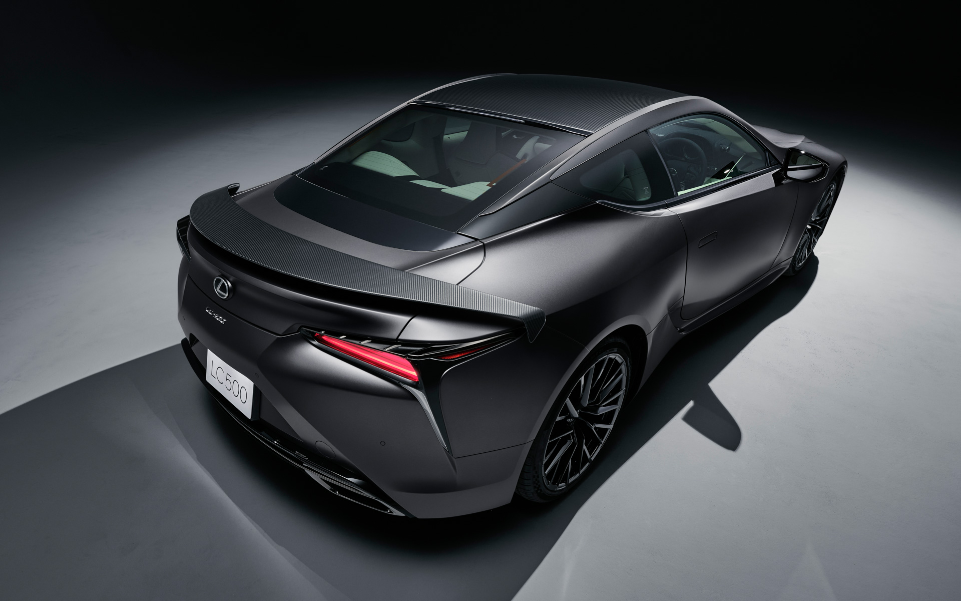 LC500 特別仕様車“PINNACLE”（朧銀）