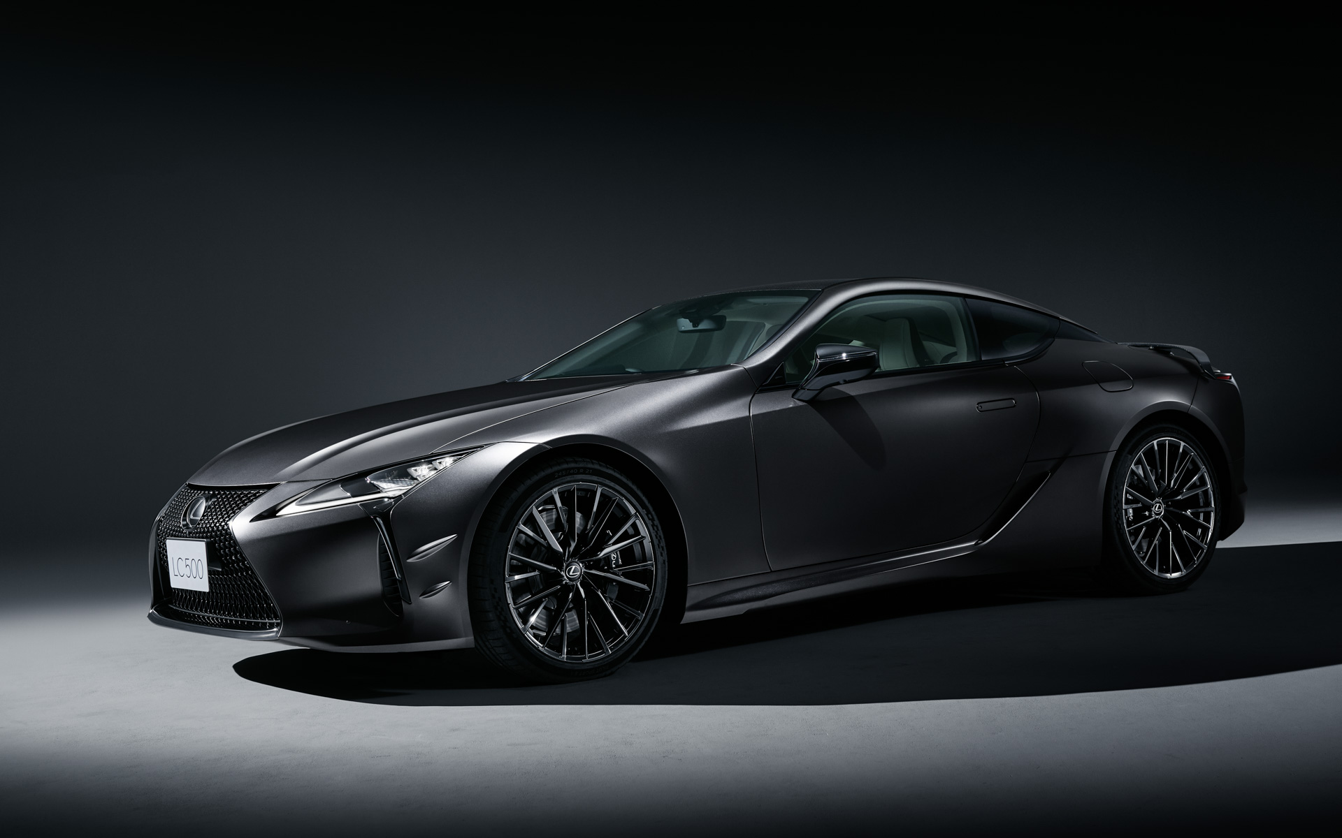 LC500 特別仕様車“PINNACLE”（朧銀）