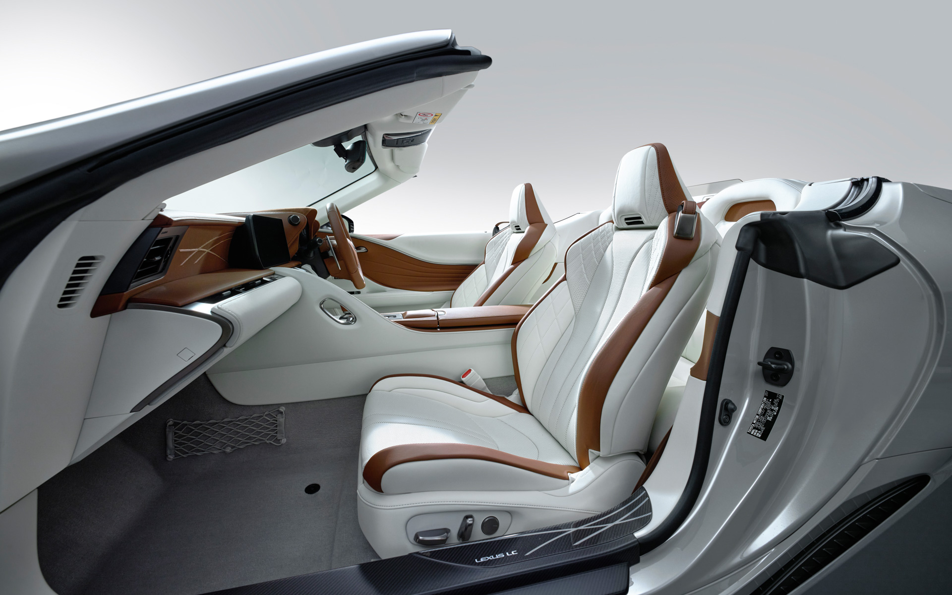 特別仕様車専用インテリアカラー：サドルタン＆ホワイト（LC500 Convertible 特別仕様車“PINNACLE”）