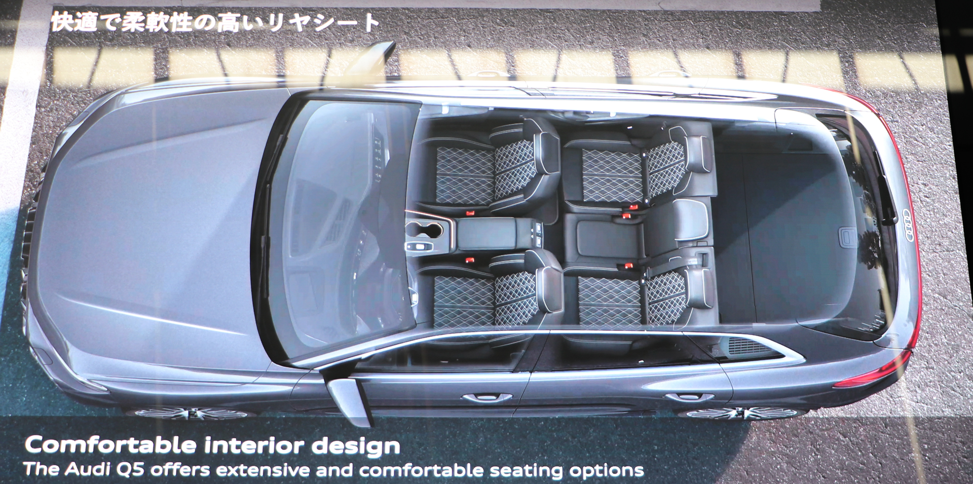 後席にも前後リクライニング機能が備わる