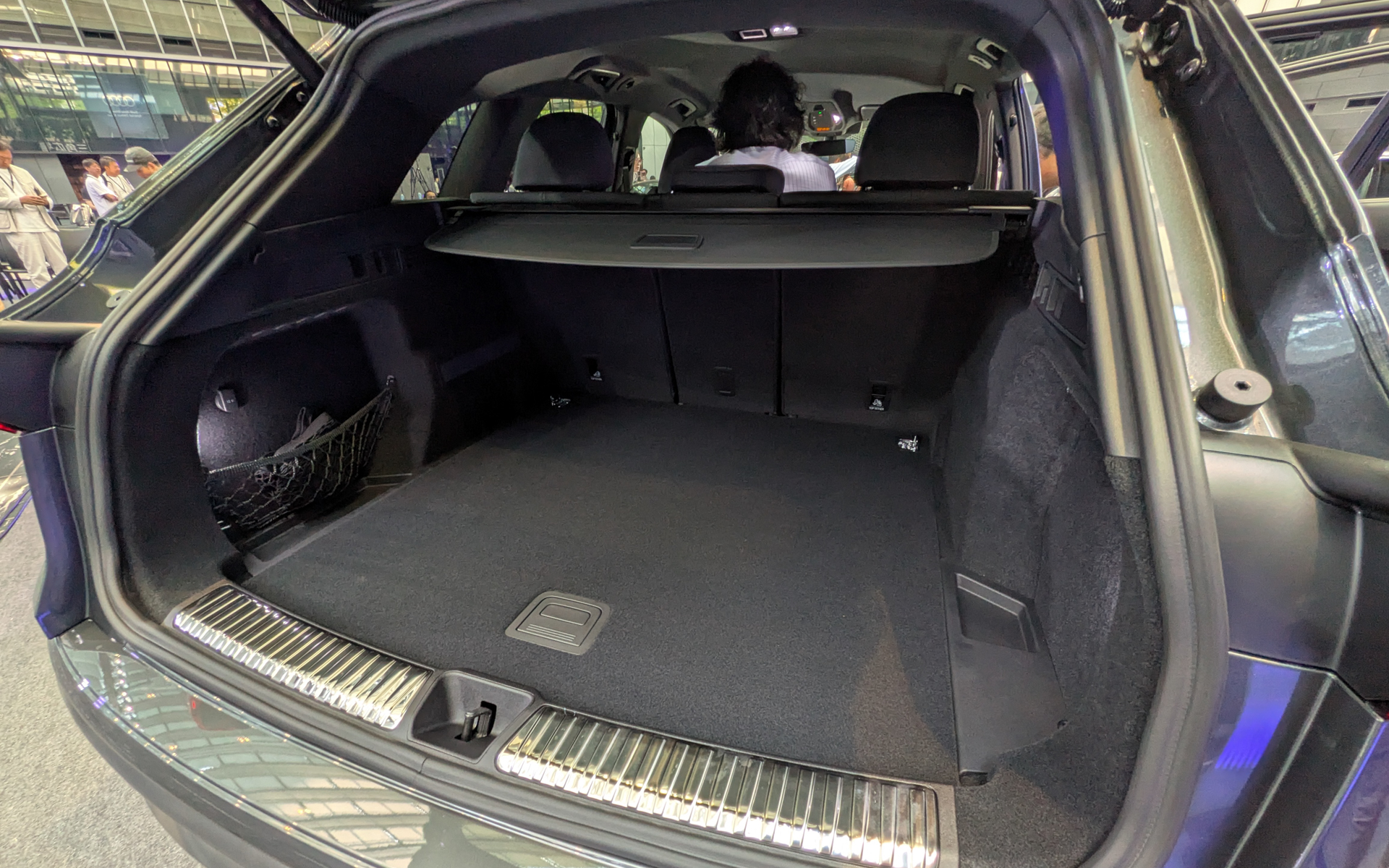 ラゲッジスペース容量は520L、後席をたためば1473Lまで拡張できる