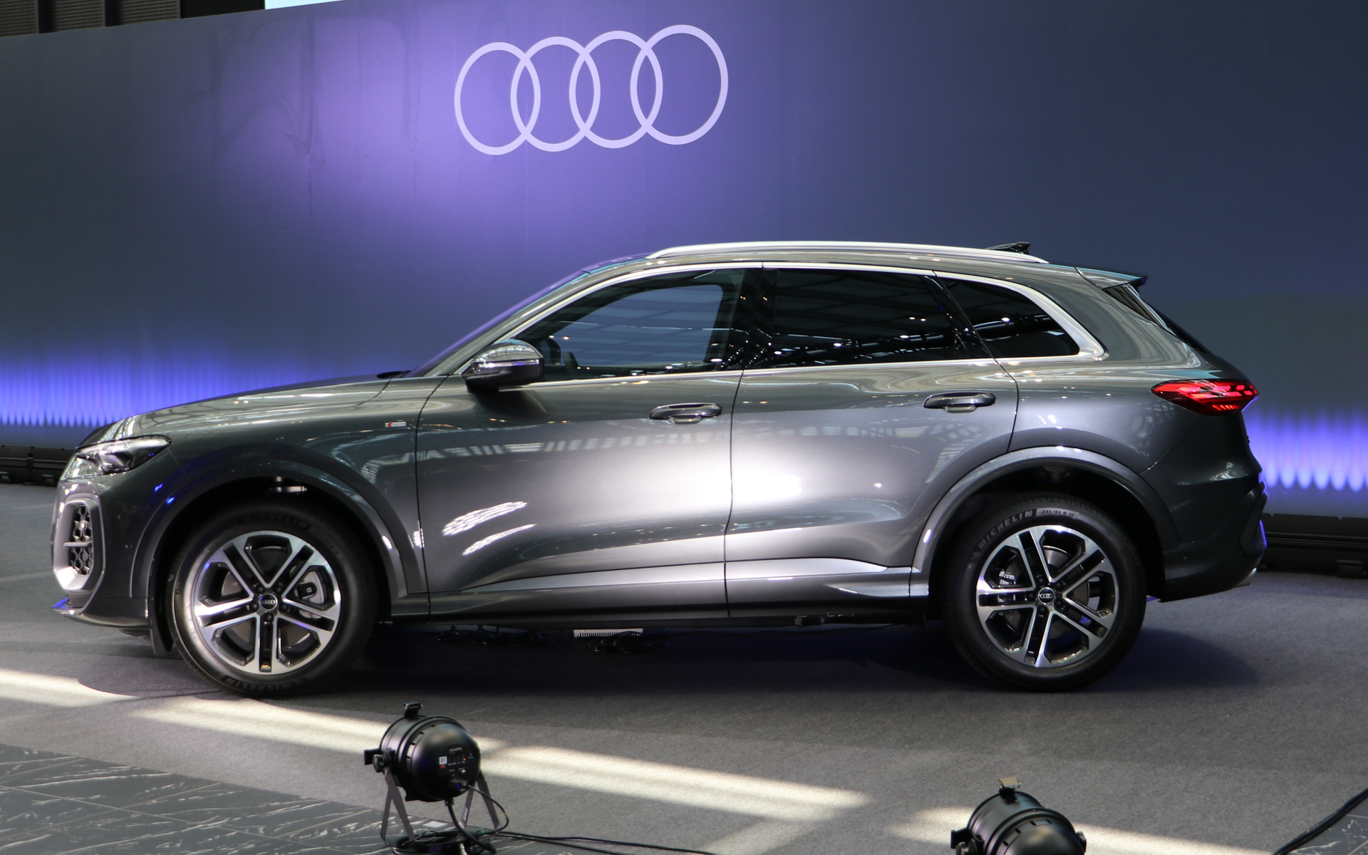 ホイールベースは2820mmと先代より5mm短くなっている