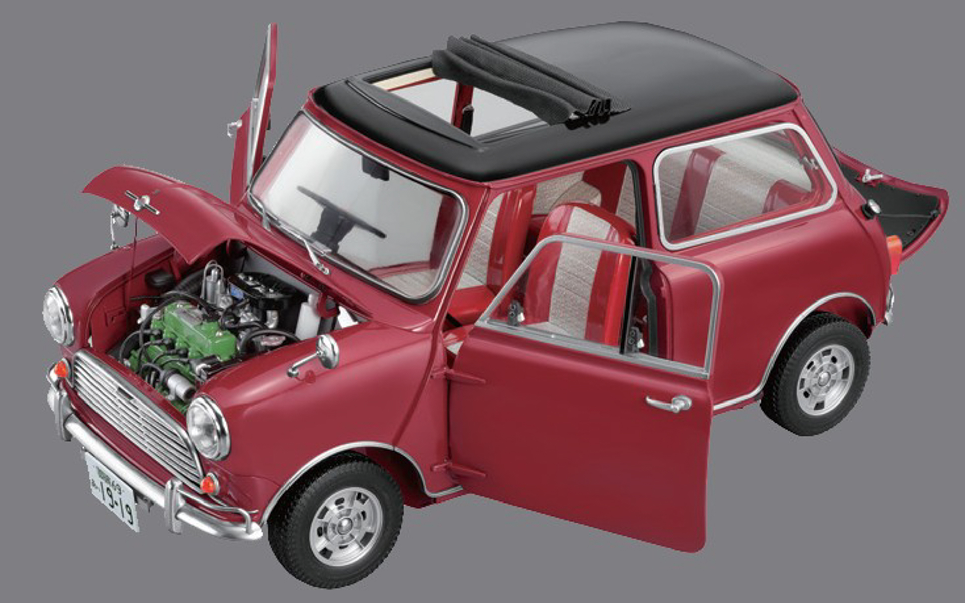 1/8スケールのモーリス・ミニクーパー 1275S Mk-Iは、ボンネットやトランクリッドなどの各部が実車同様に可動