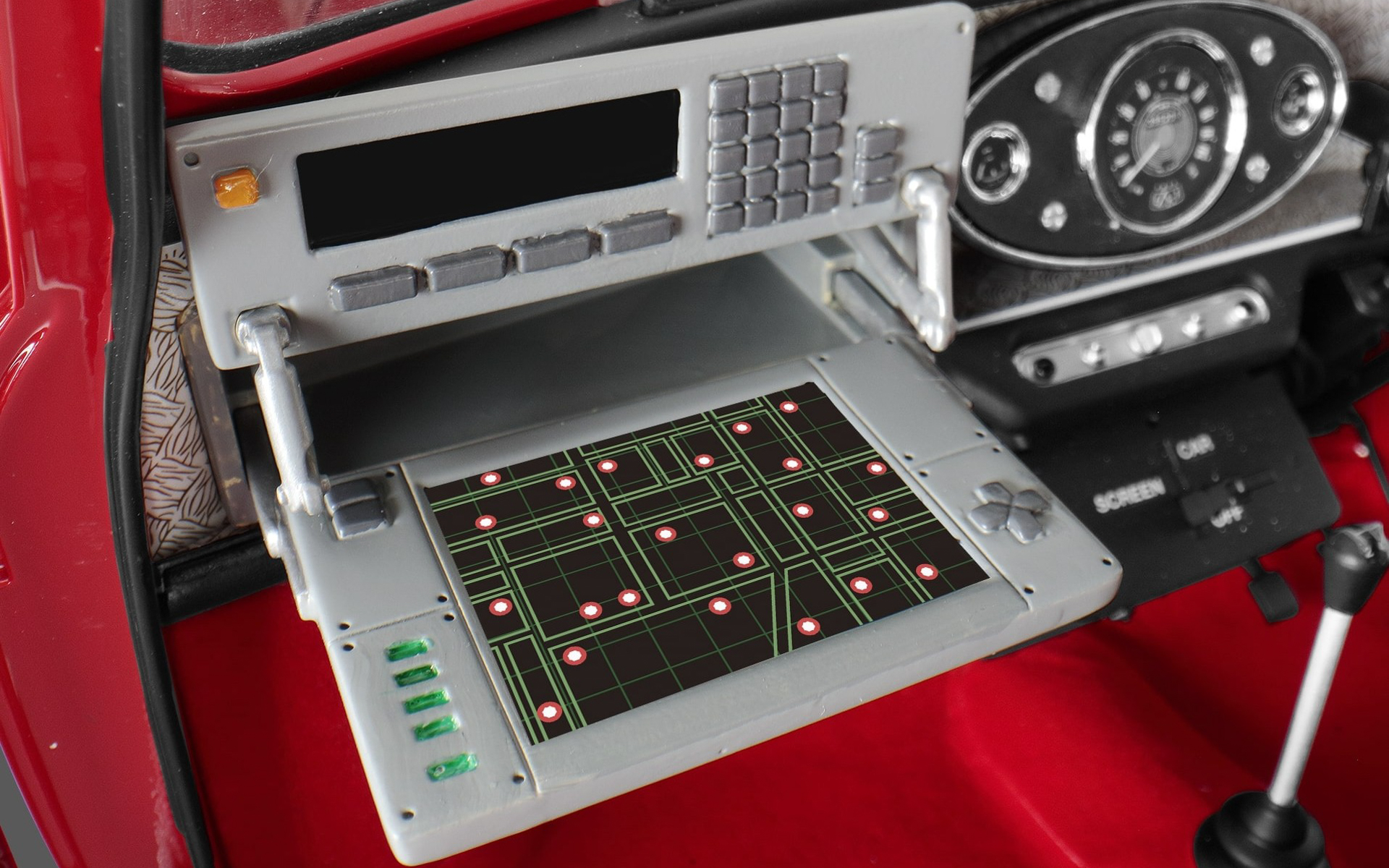 グローブボックスに装備されているレーダー機器も立体化