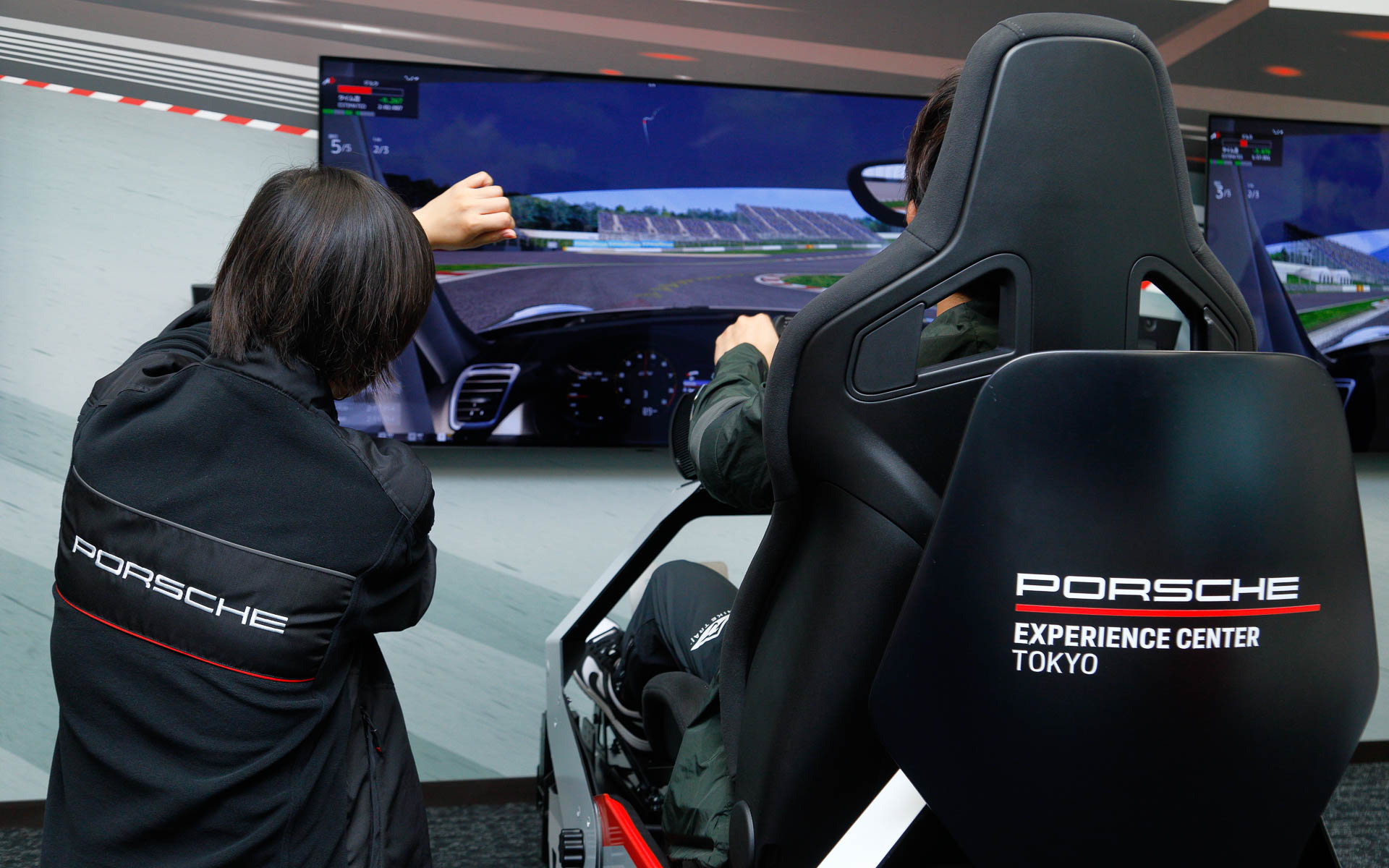 ドライビングシミュレーター　体験の様子