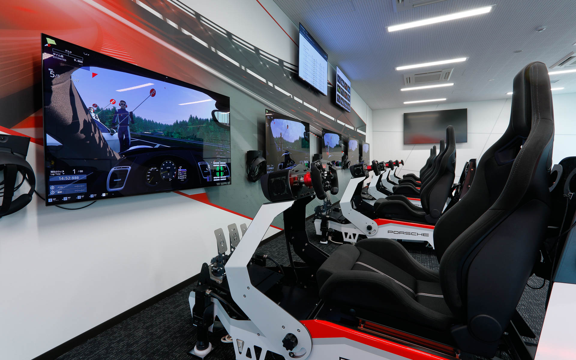 ドライビングシミュレーターラボの様子