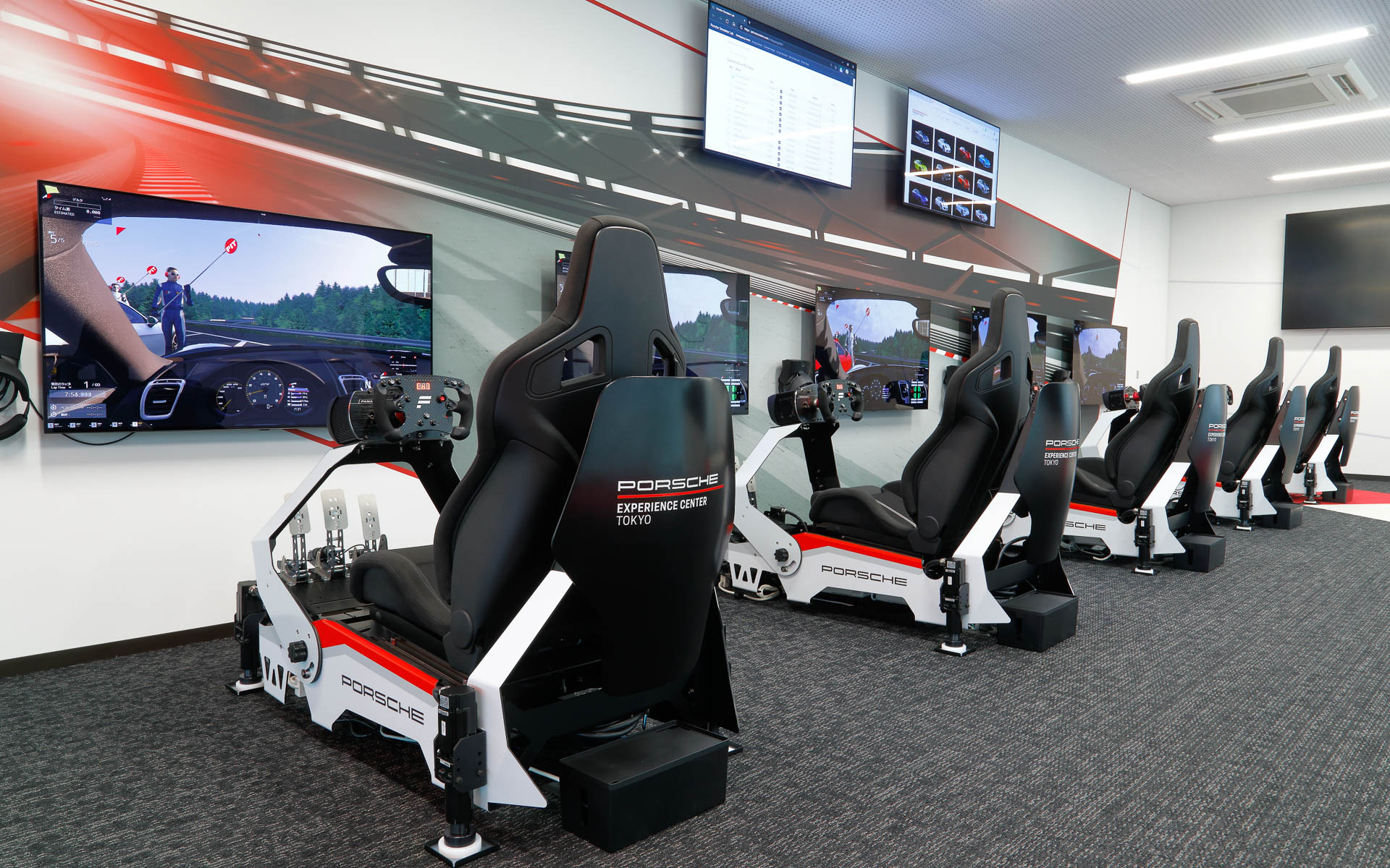 ドライビングシミュレーターラボの様子