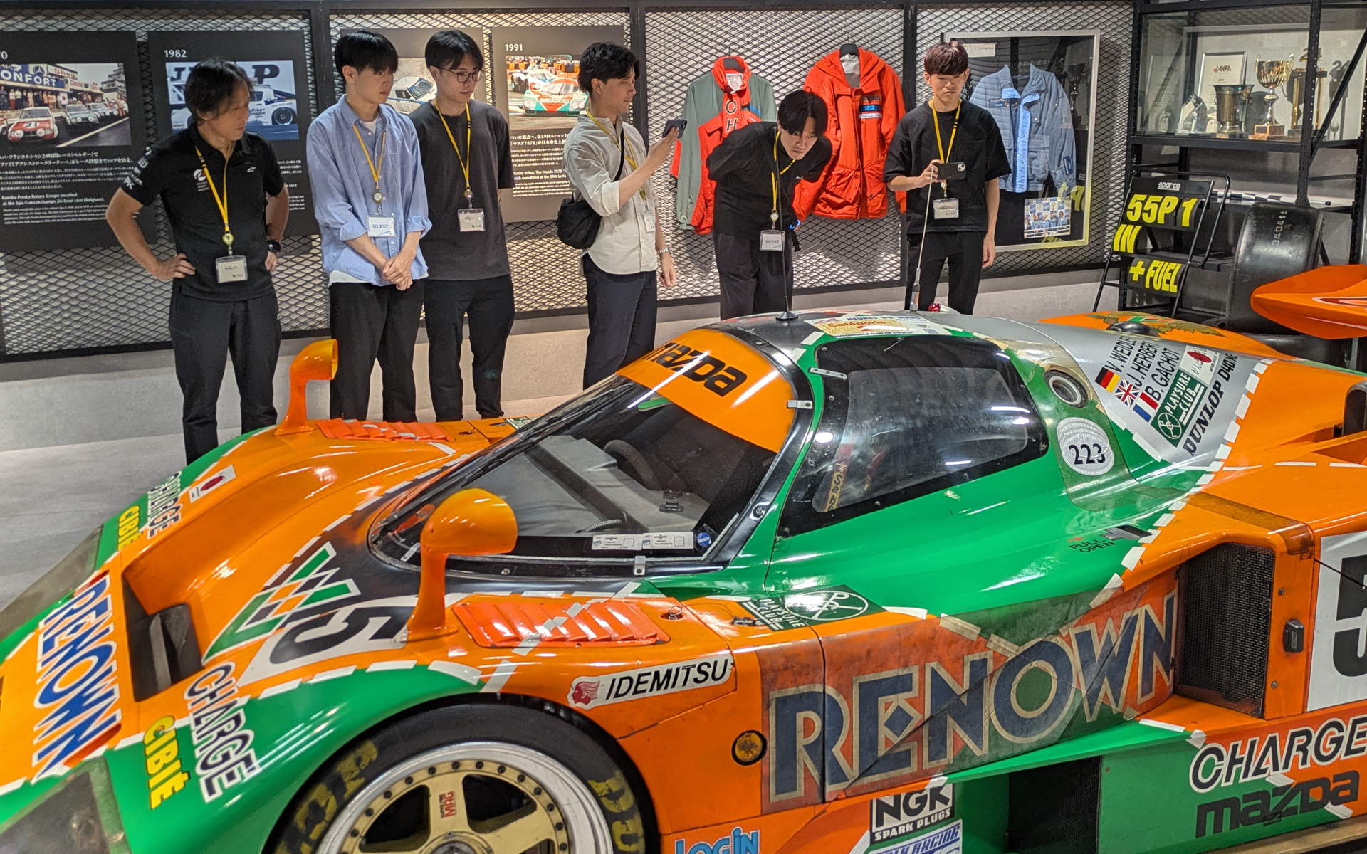 787Bの展示ゾーンではスピーカーからレーシングサウンドが流れ大盛り上がり