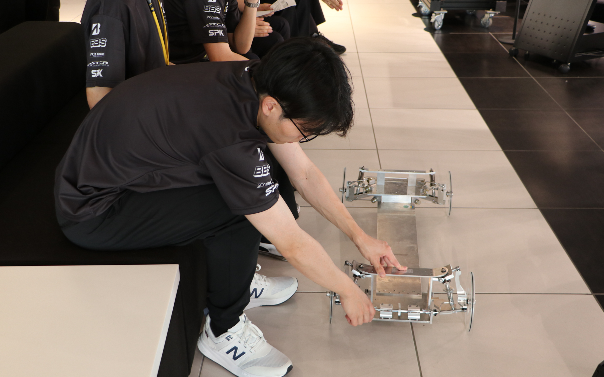 サスペンションの構造や動きを勉強するための模型も用意されていた